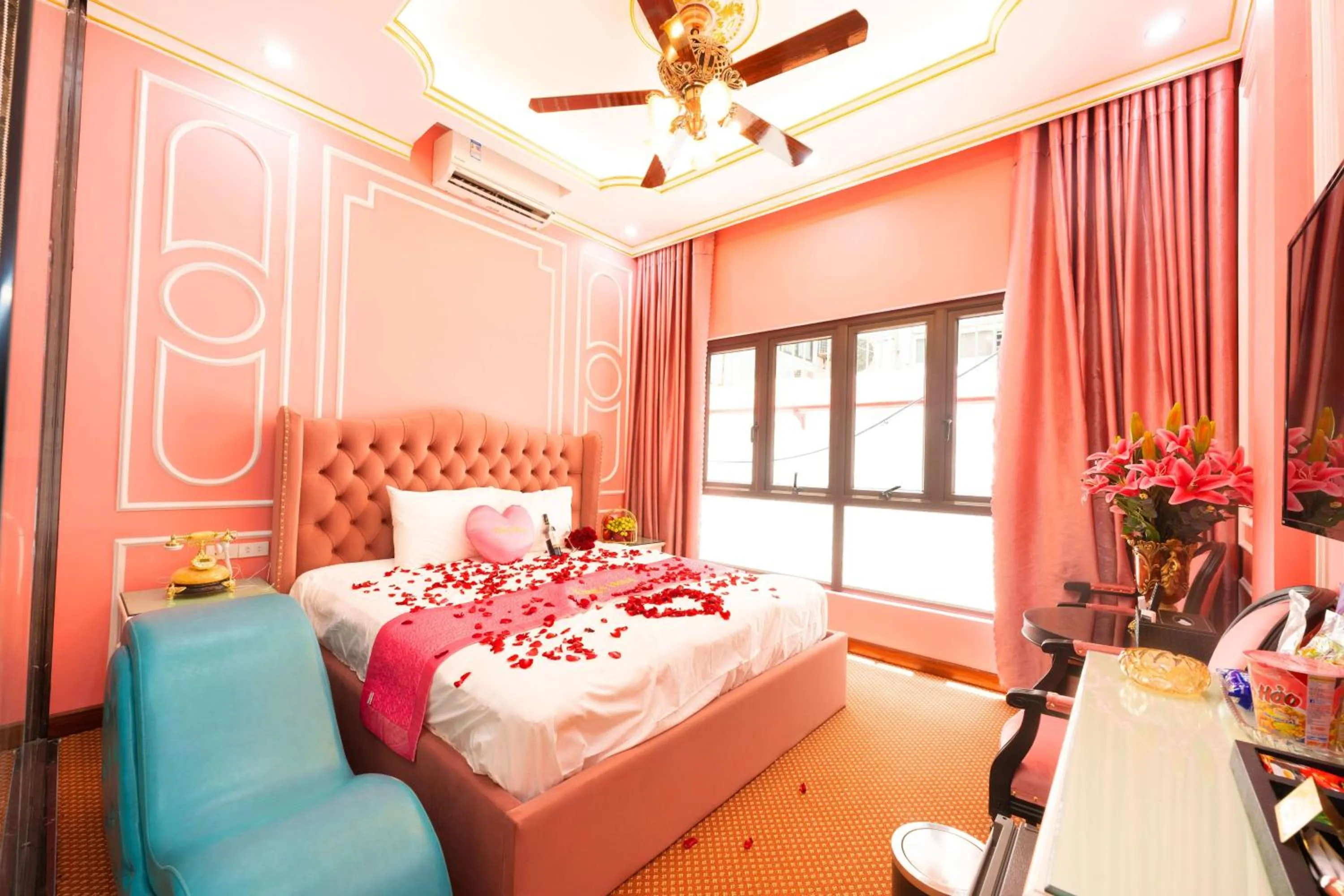 Bed in King's Hotel Linh Đàm 1