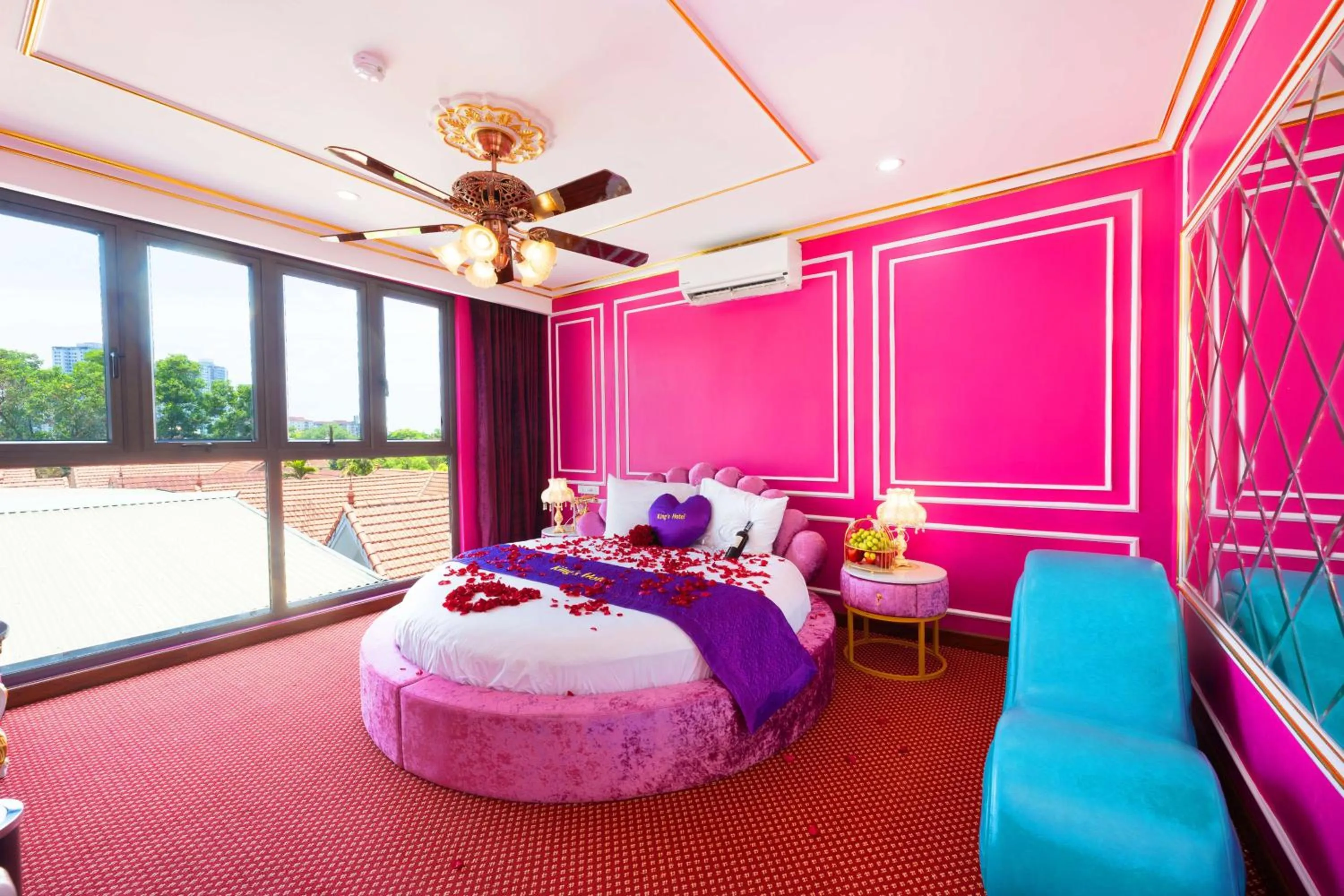 Bed in King's Hotel Linh Đàm 1