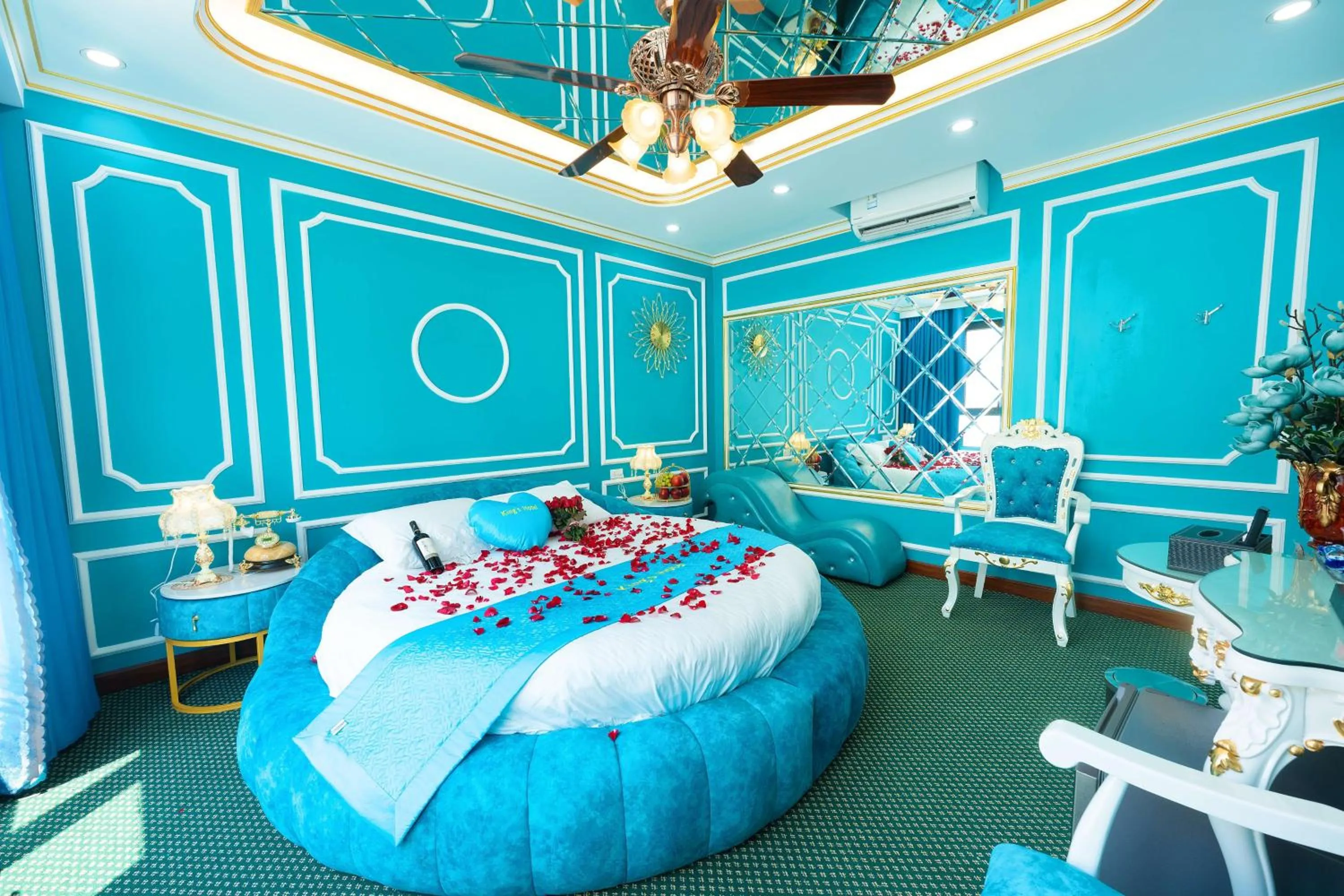 Bed in King's Hotel Linh Đàm 1