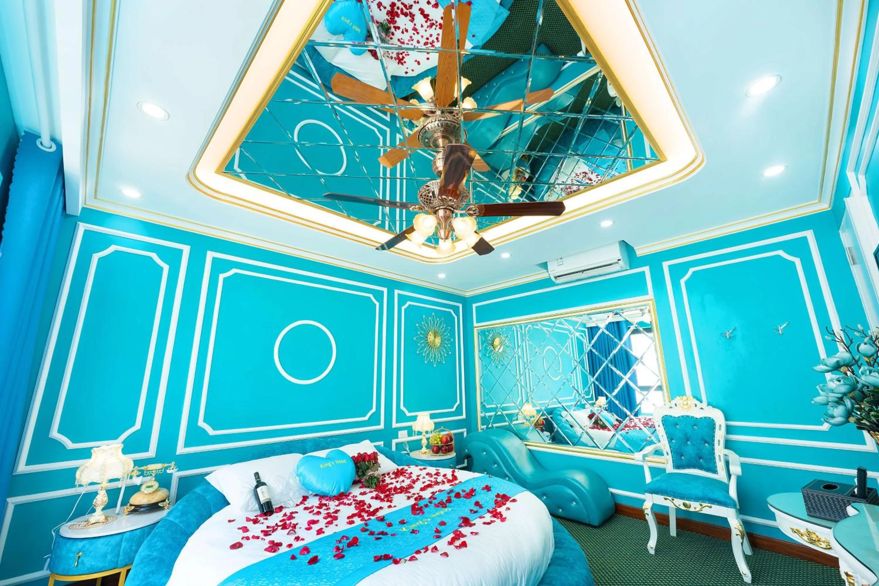 Bed in King's Hotel Linh Đàm 1