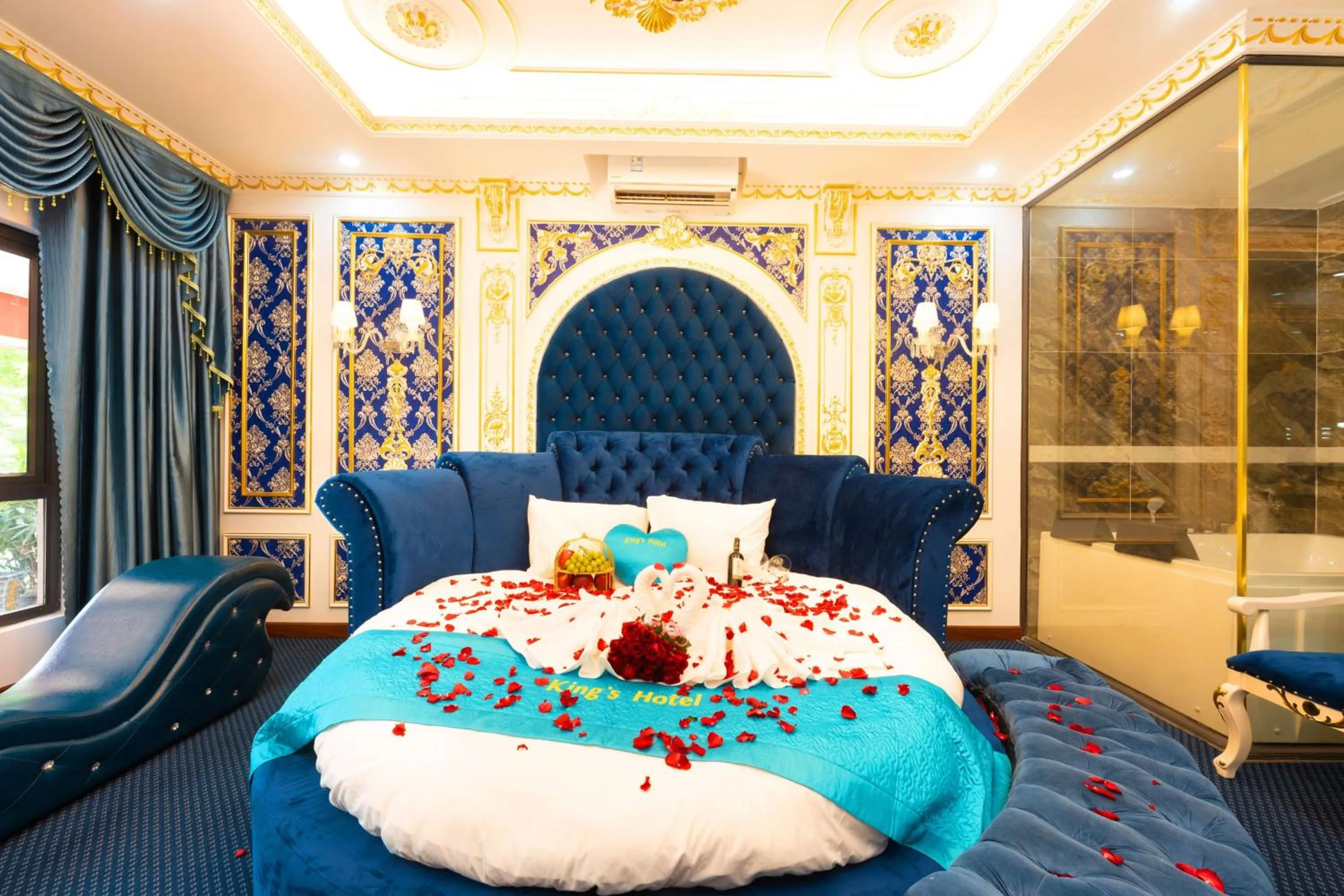 Bed in King's Hotel Linh Đàm 1