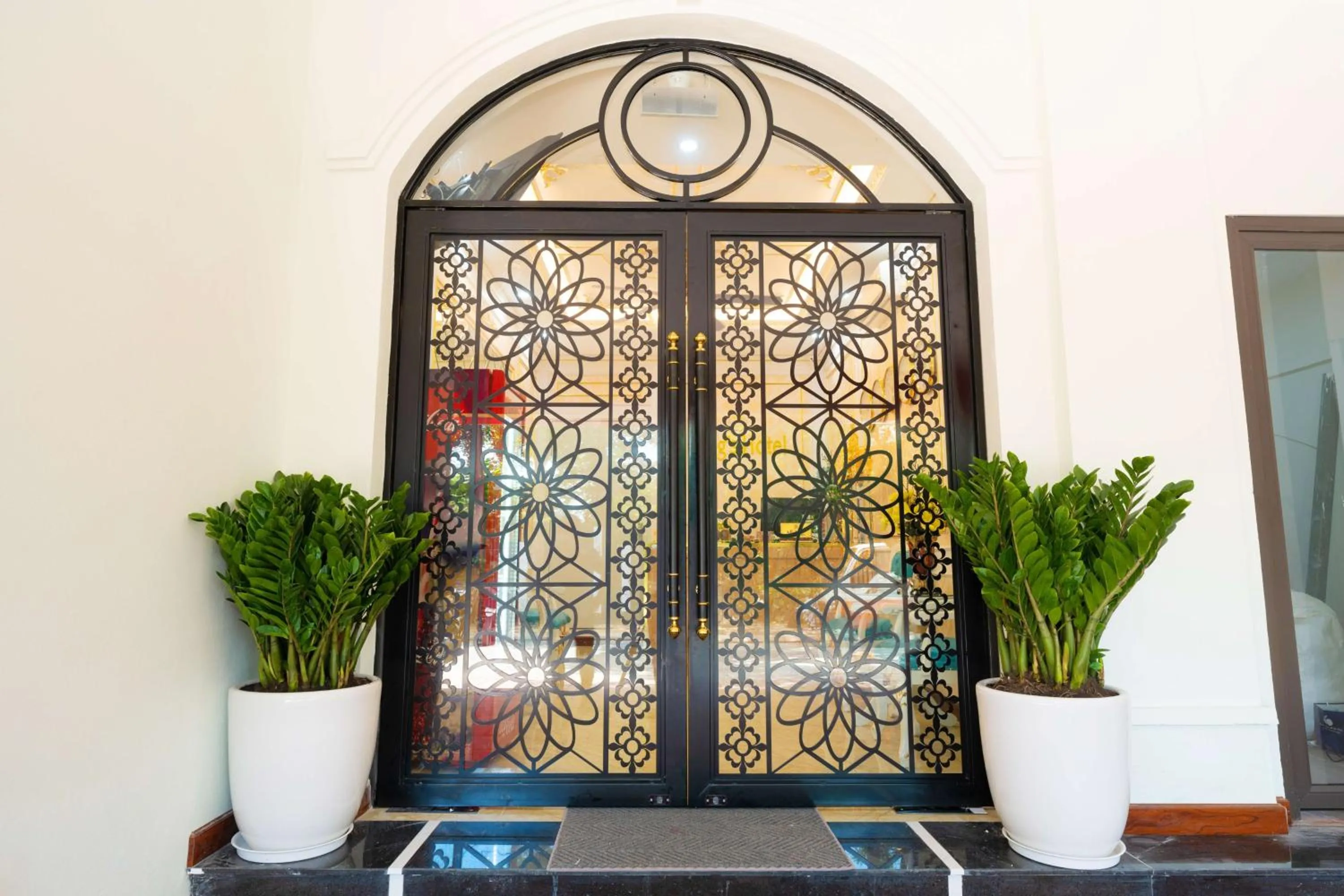 King's Hotel Linh Đàm 1