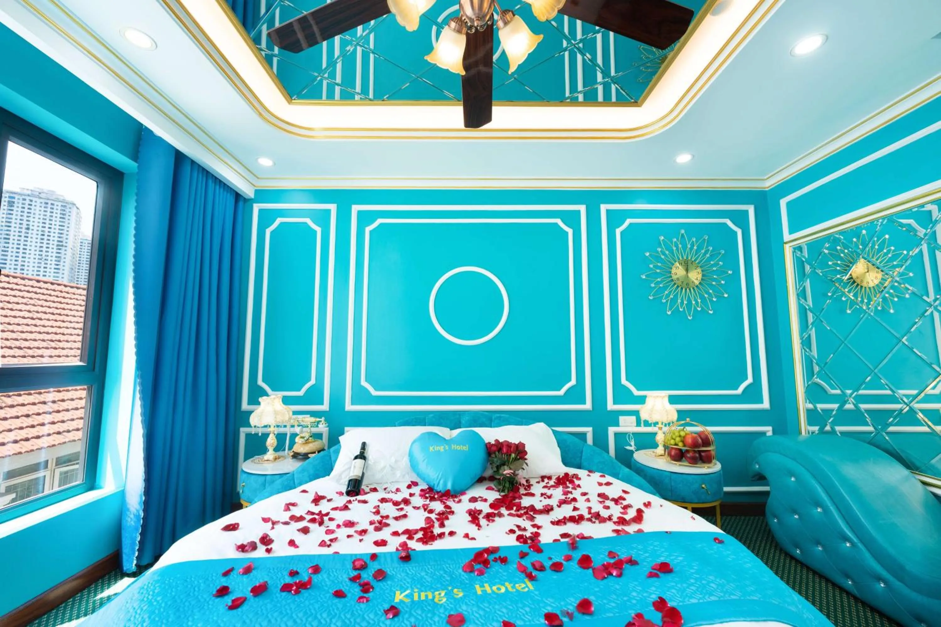 Bed in King's Hotel Linh Đàm 1