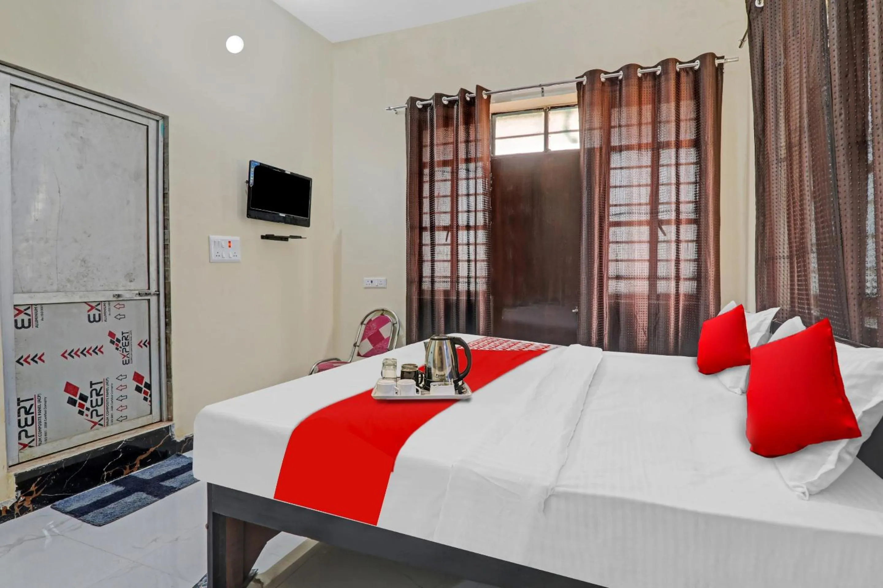 Bedroom, Bed in Hotel O by OYO Sunrise Inn