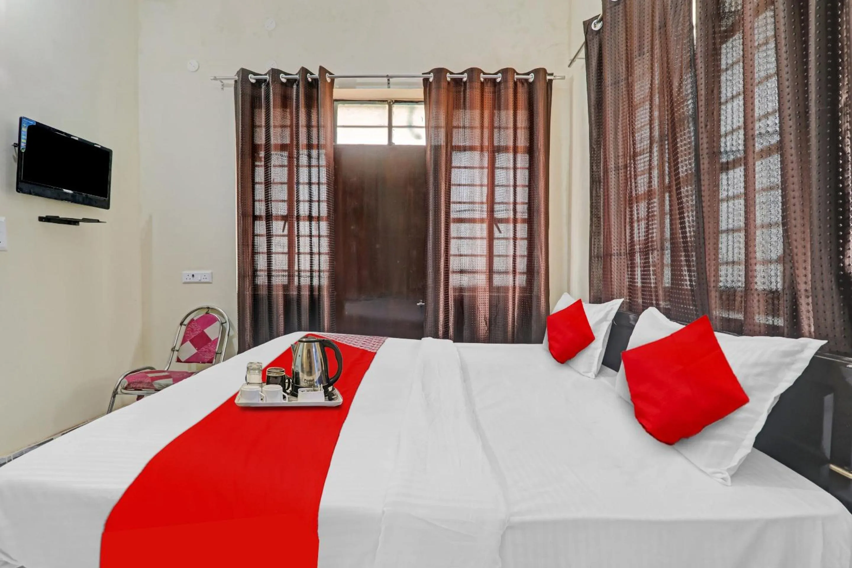 Bedroom, Bed in Hotel O by OYO Sunrise Inn
