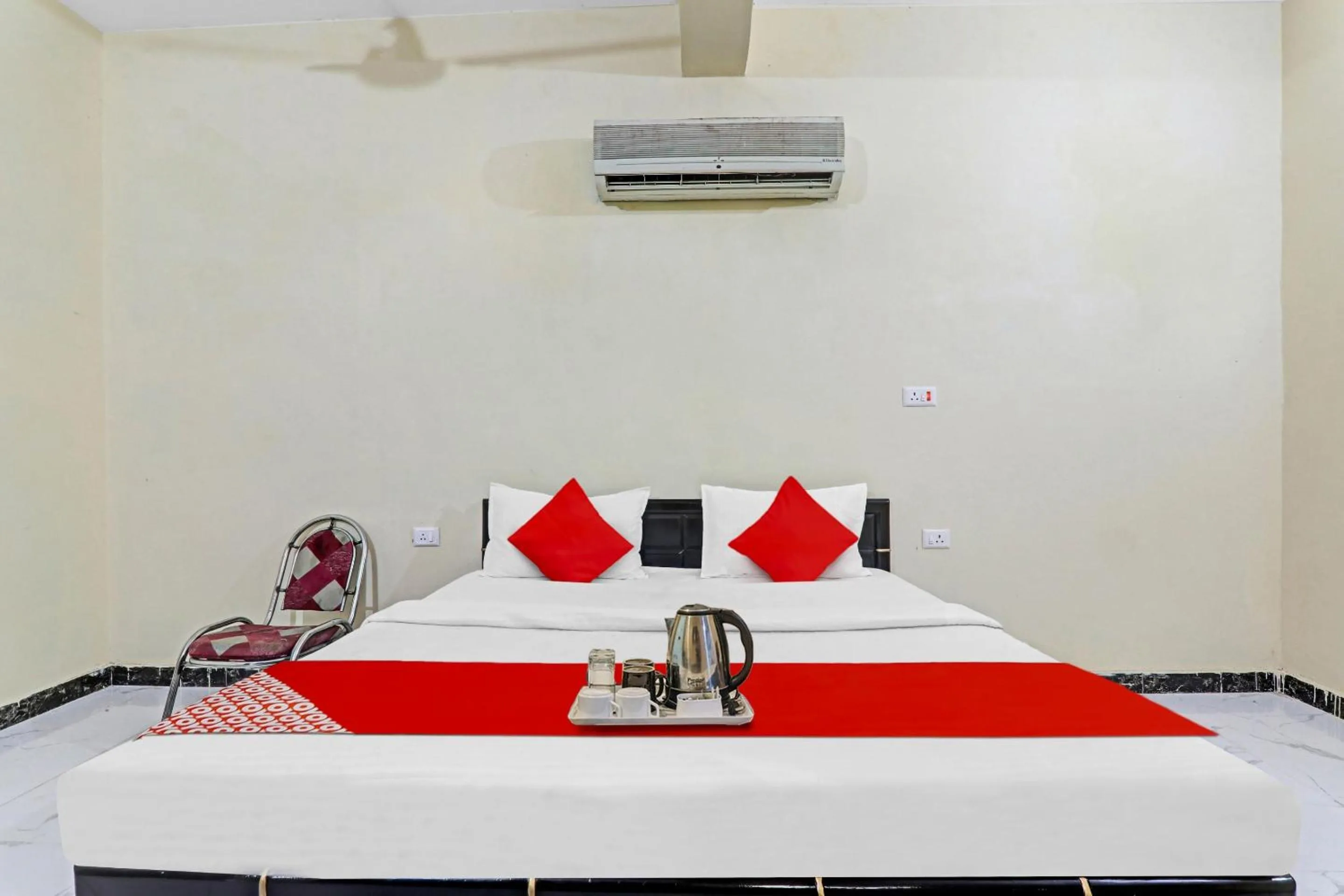 Bedroom, Bed in Hotel O by OYO Sunrise Inn