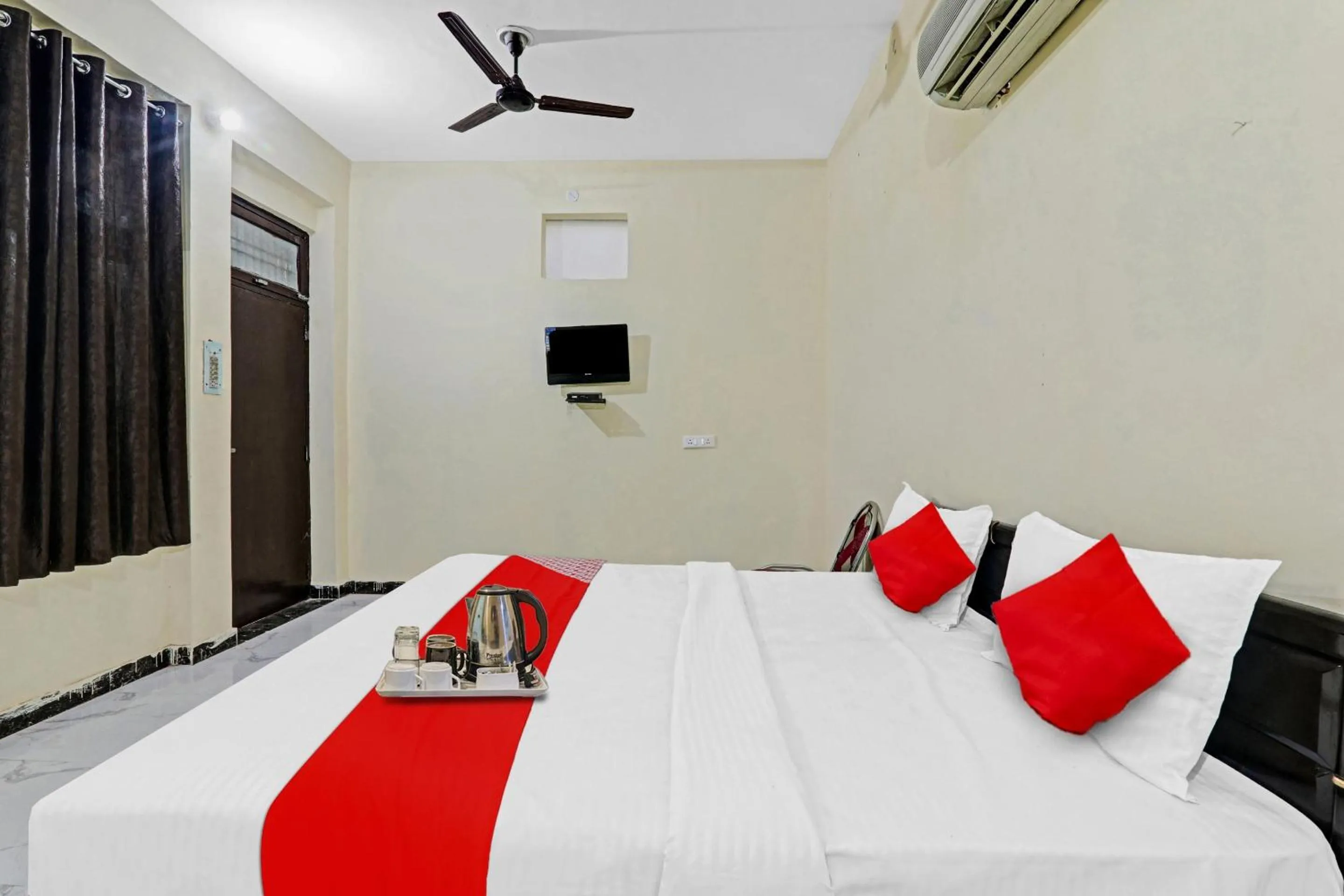 Bedroom, Bed in Hotel O by OYO Sunrise Inn