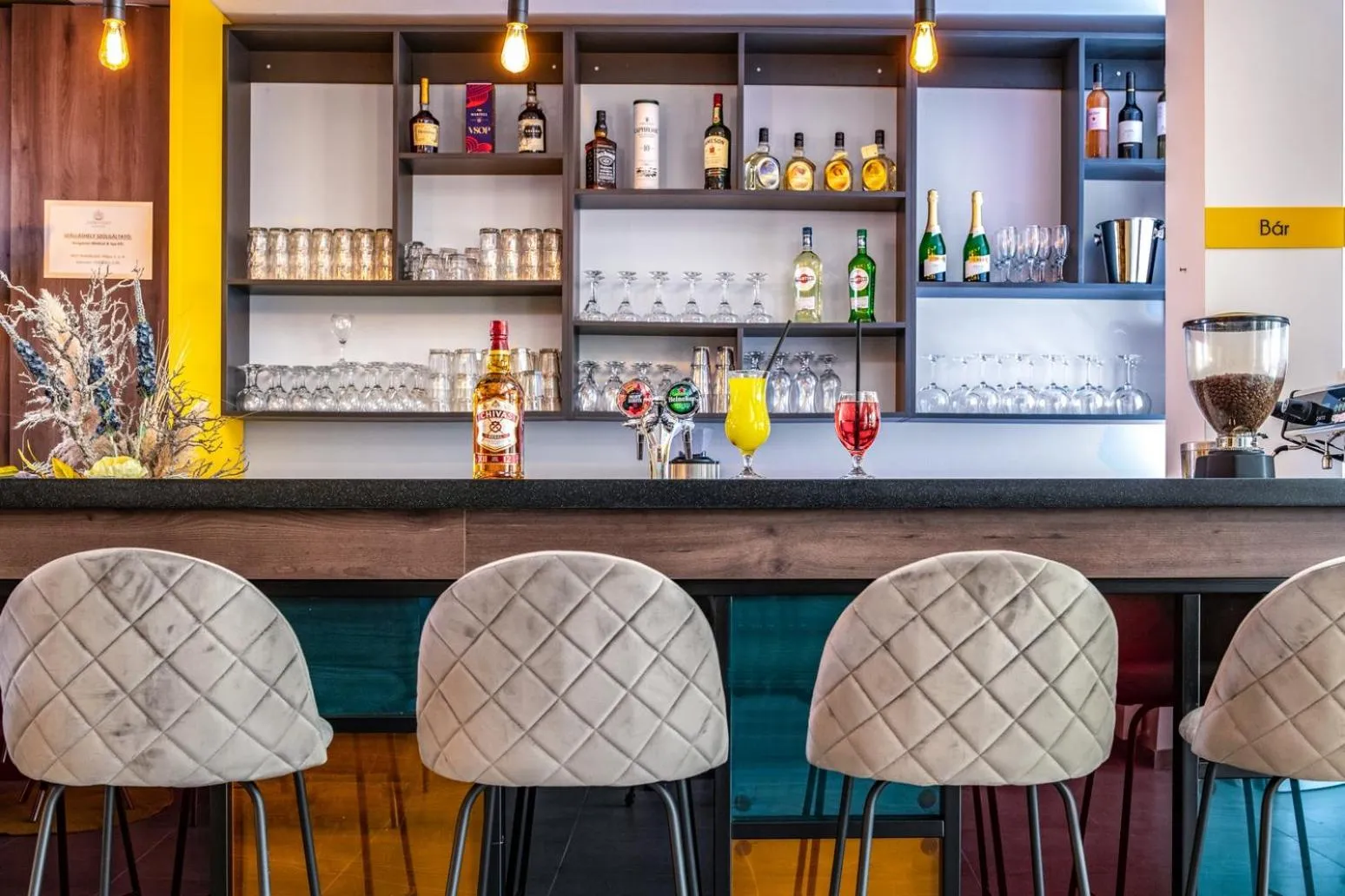 Lounge or bar in Zsóry Liget Hotel & Spa Superior