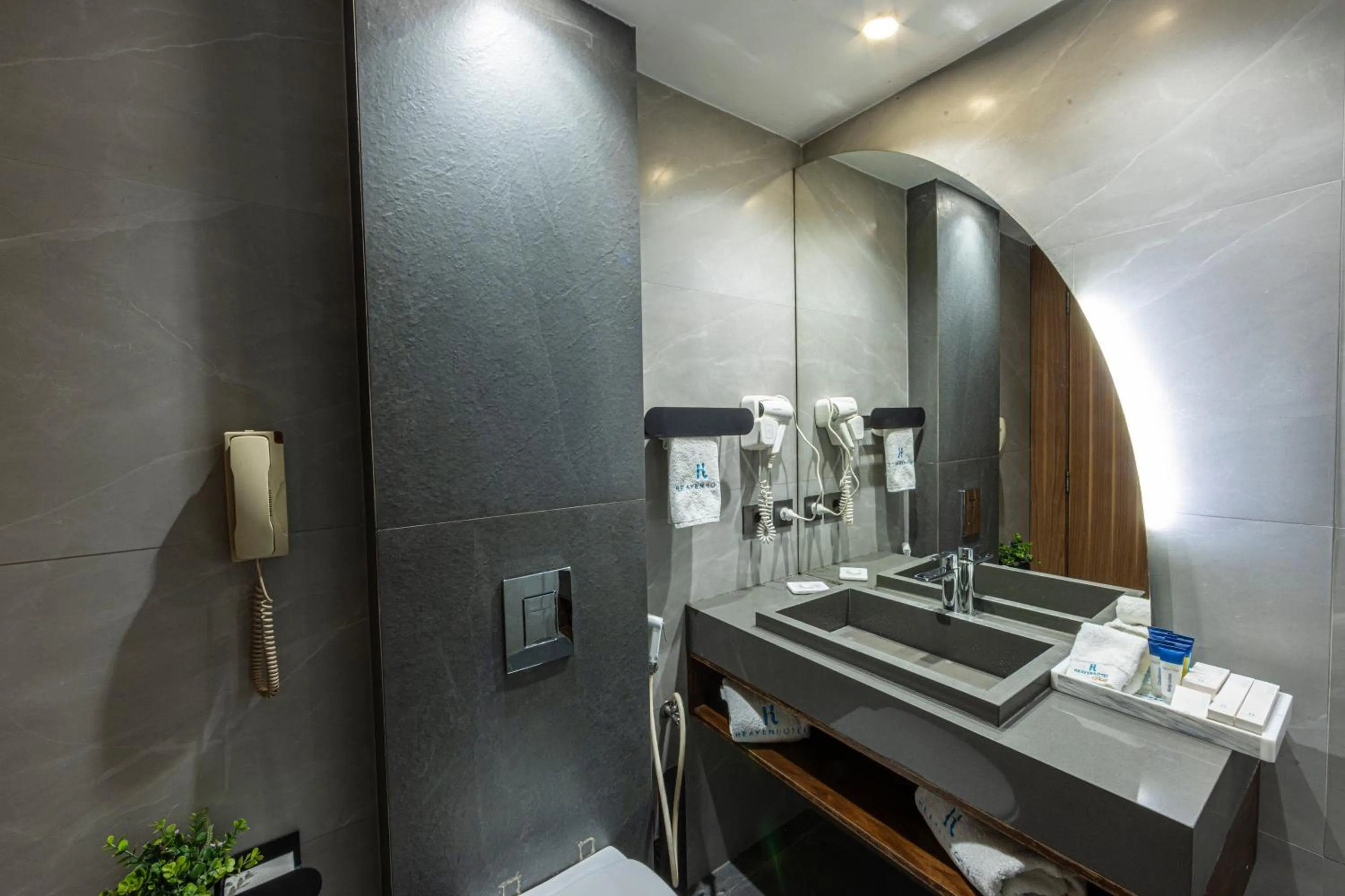 Shower in Heaven Prestige Hotel