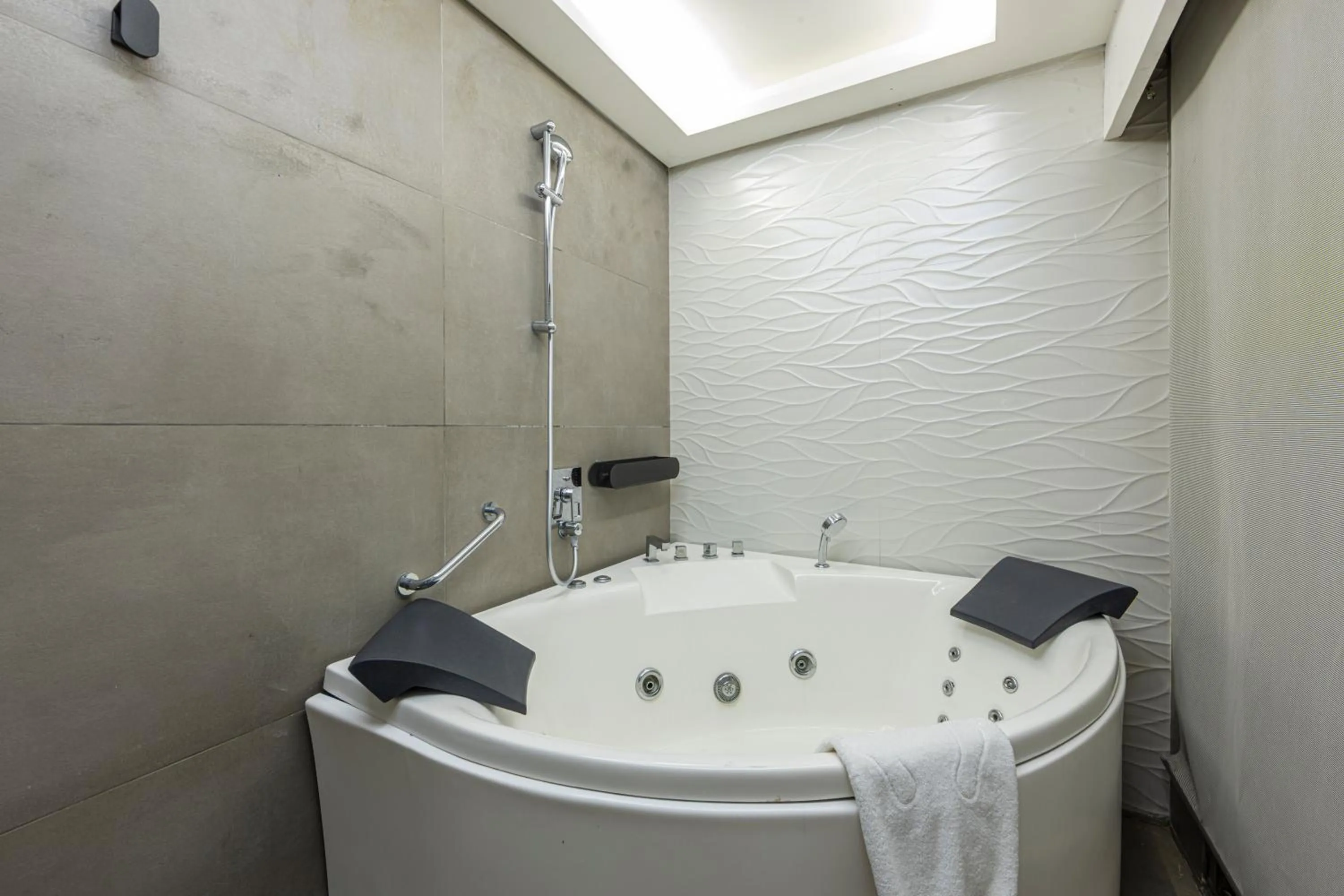 Bathroom in Heaven Prestige Hotel