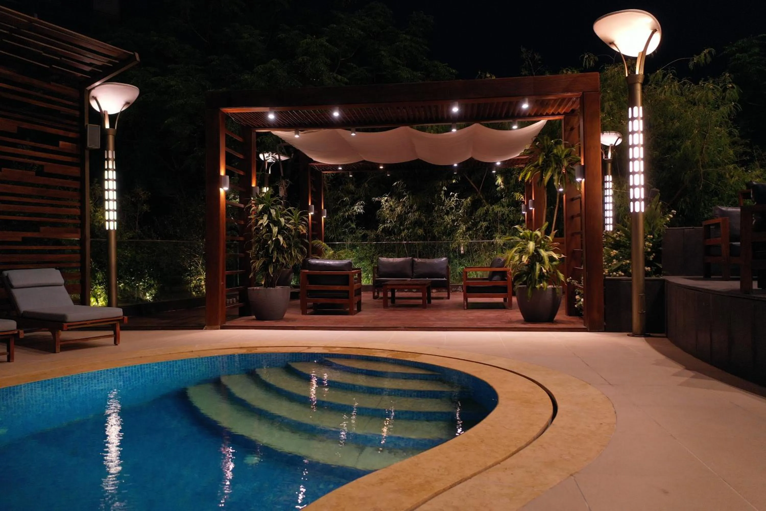 Swimming pool in Heaven Prestige Hotel