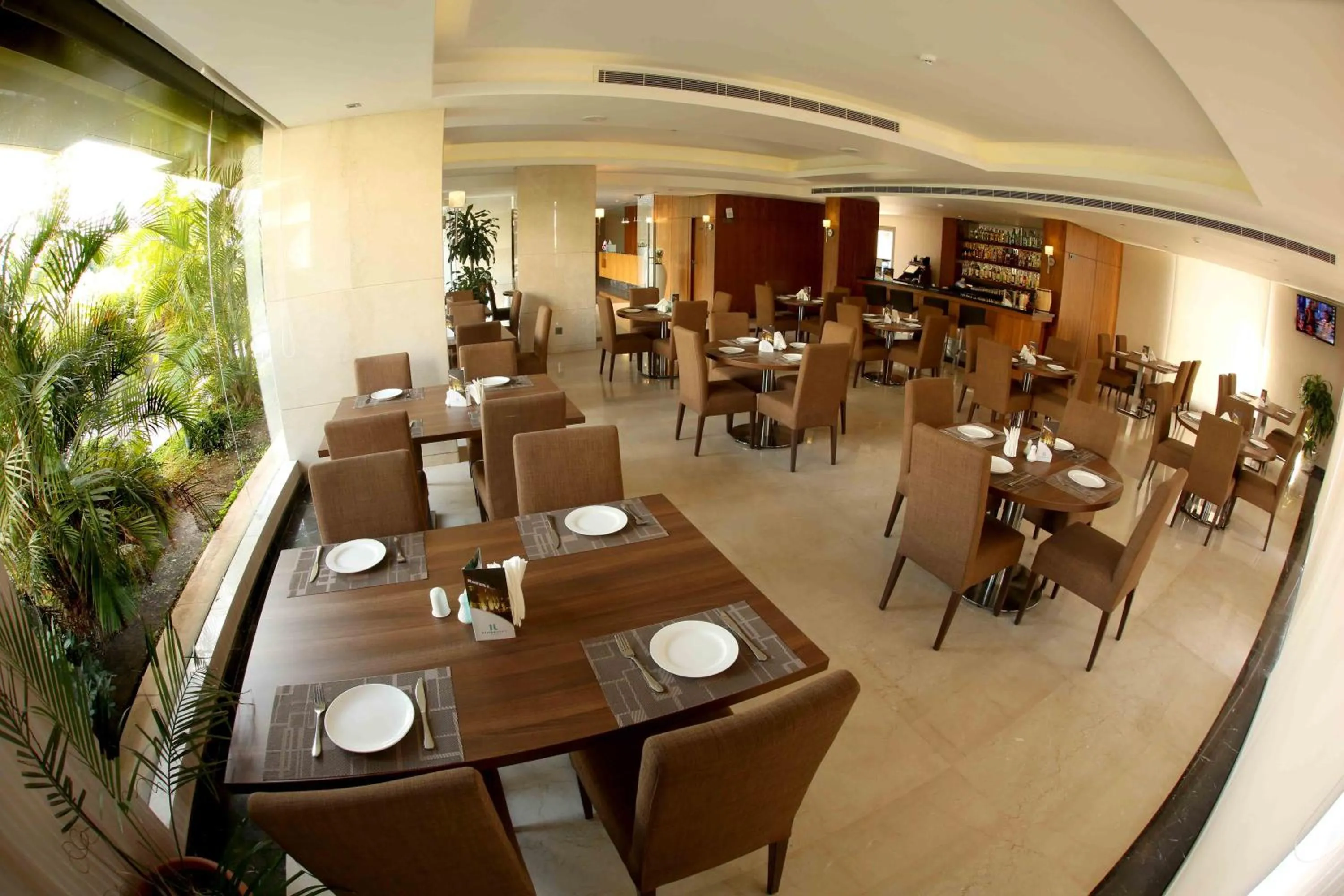 Restaurant/places to eat in Heaven Prestige Hotel