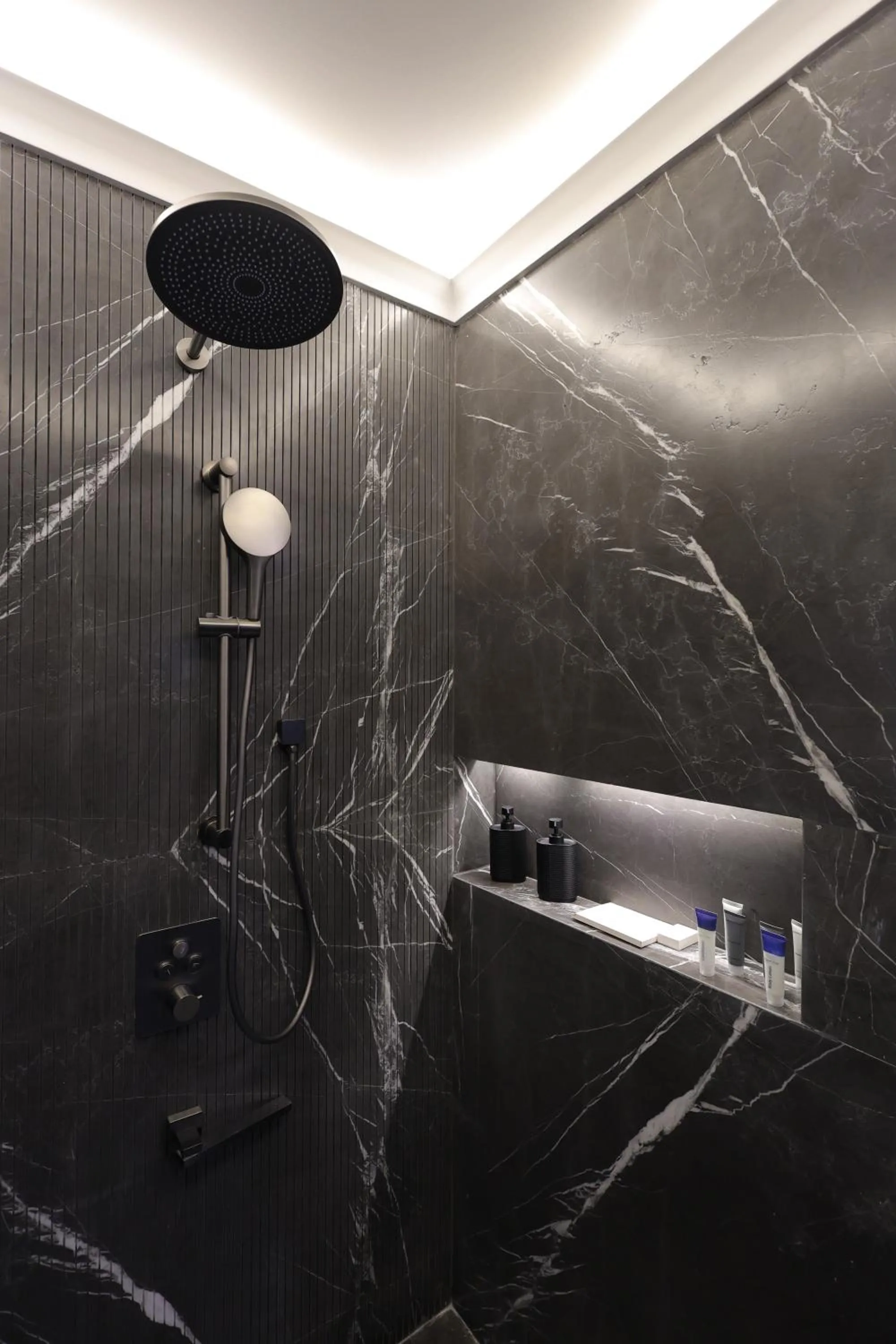 Shower in Heaven Prestige Hotel