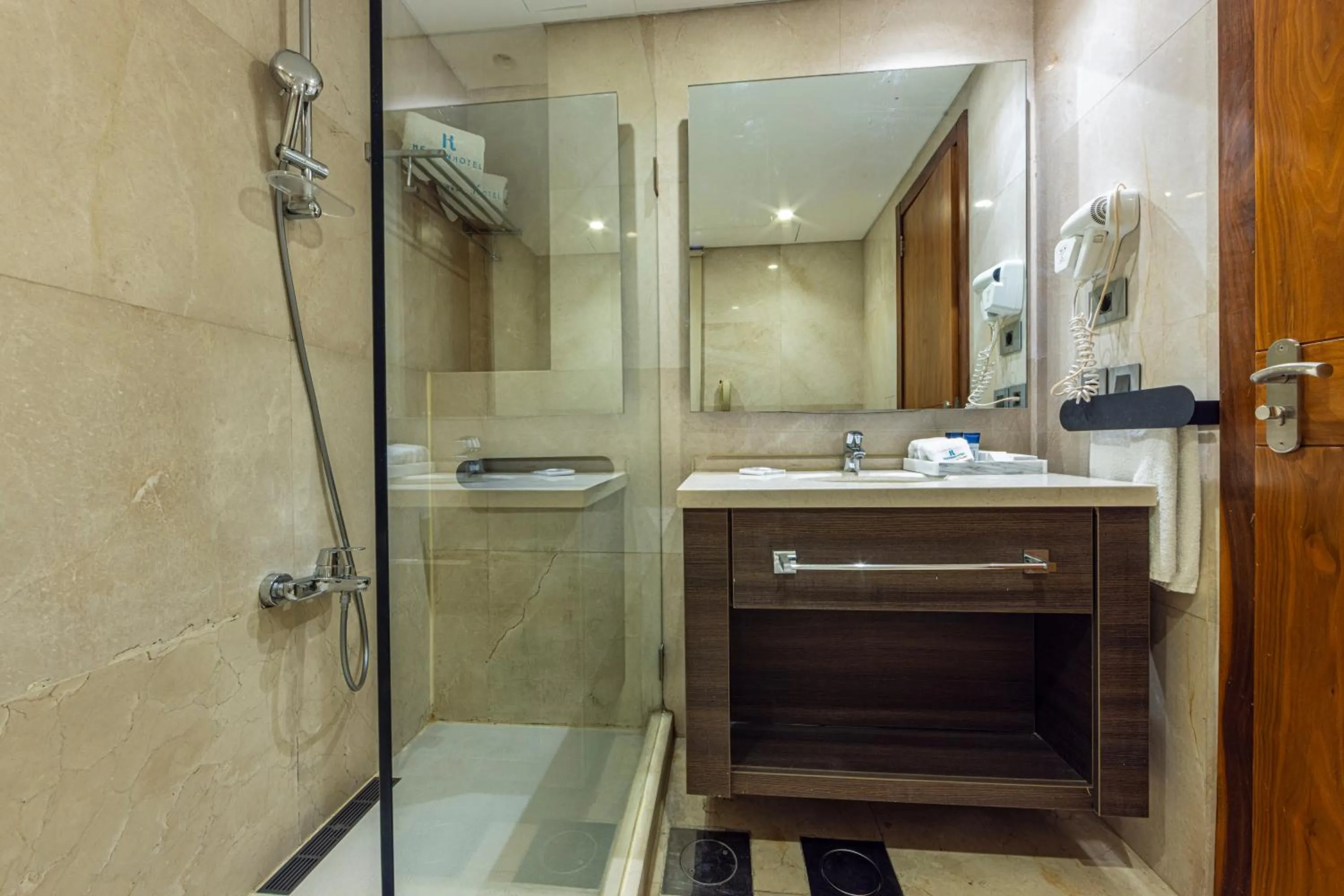 Shower in Heaven Prestige Hotel