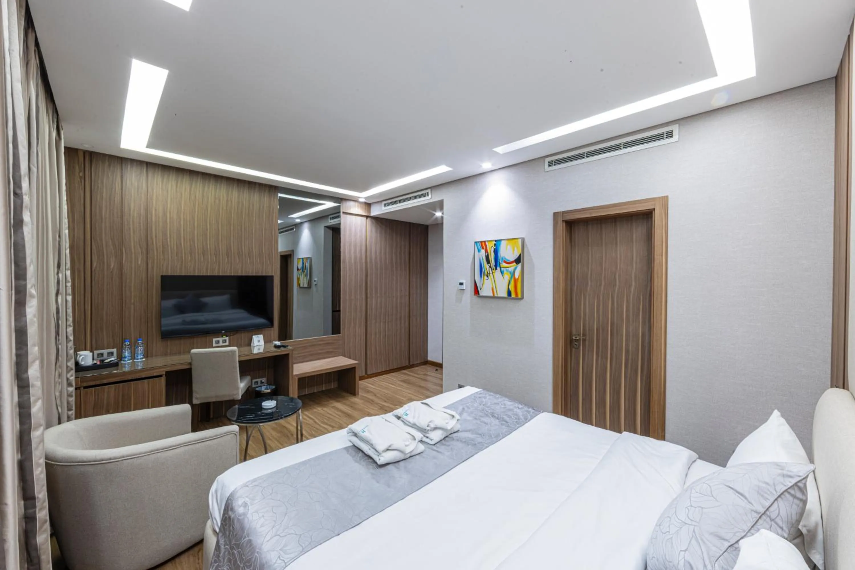 Photo of the whole room, Bed in Heaven Prestige Hotel