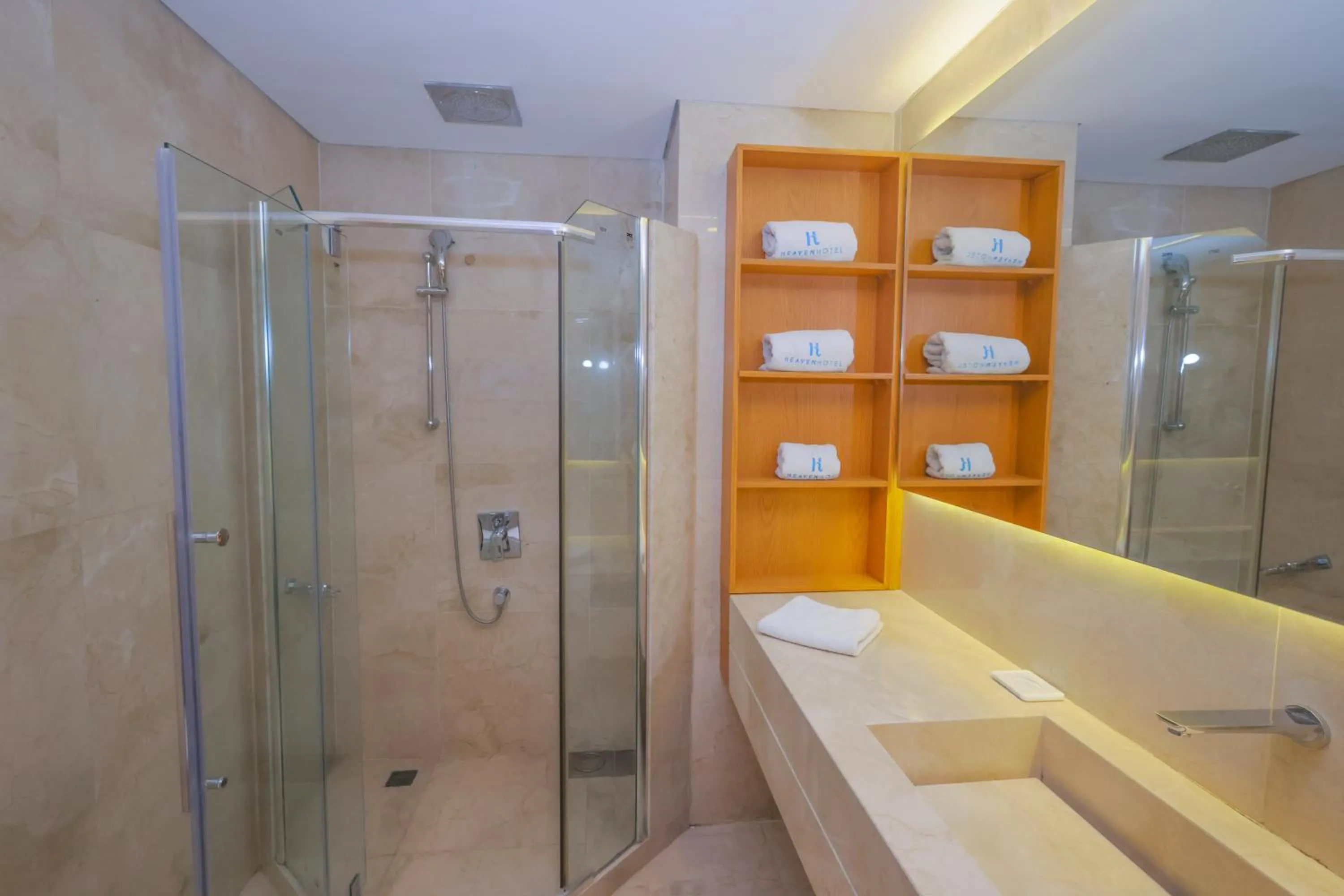 Shower in Heaven Prestige Hotel