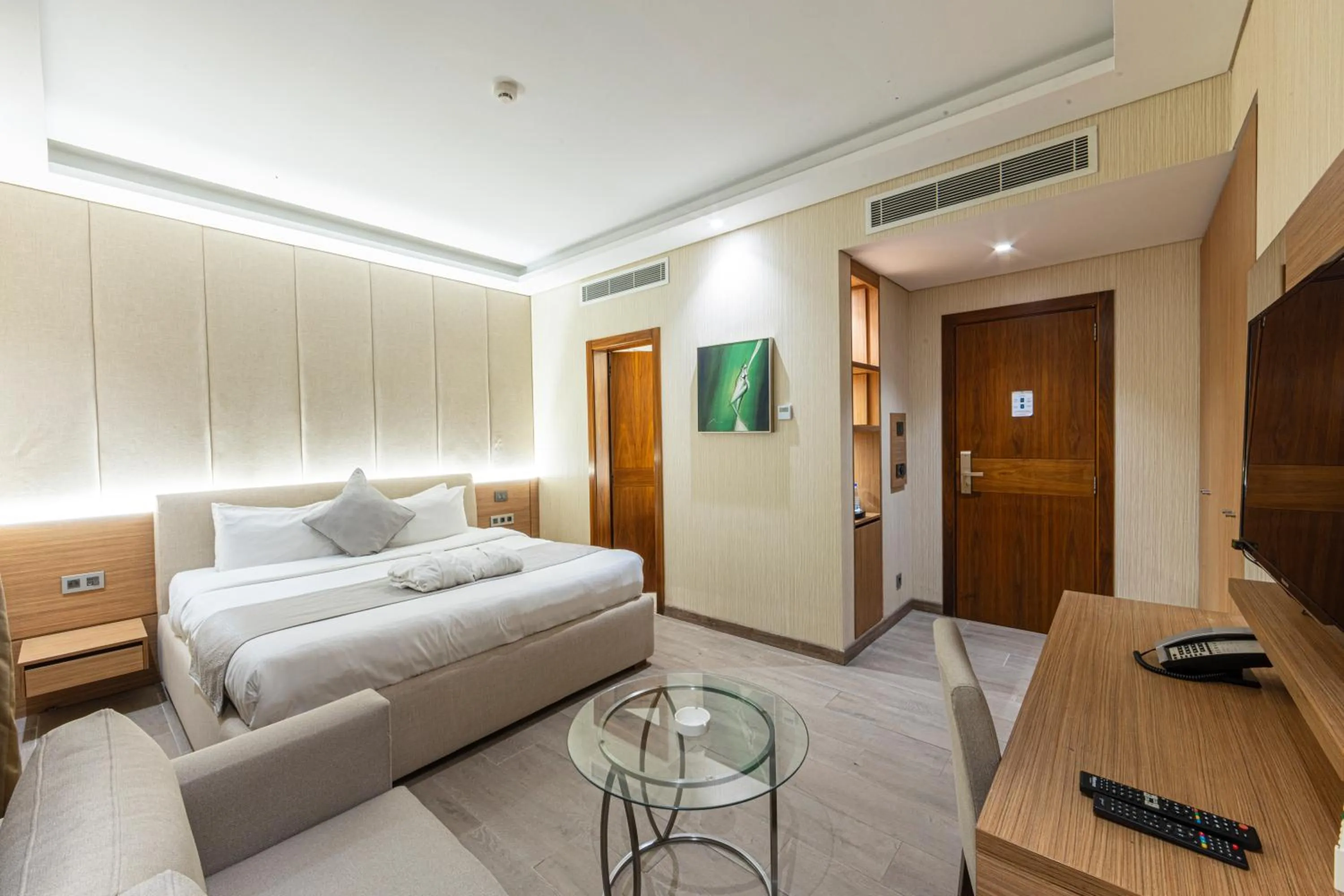 Photo of the whole room, Bed in Heaven Prestige Hotel