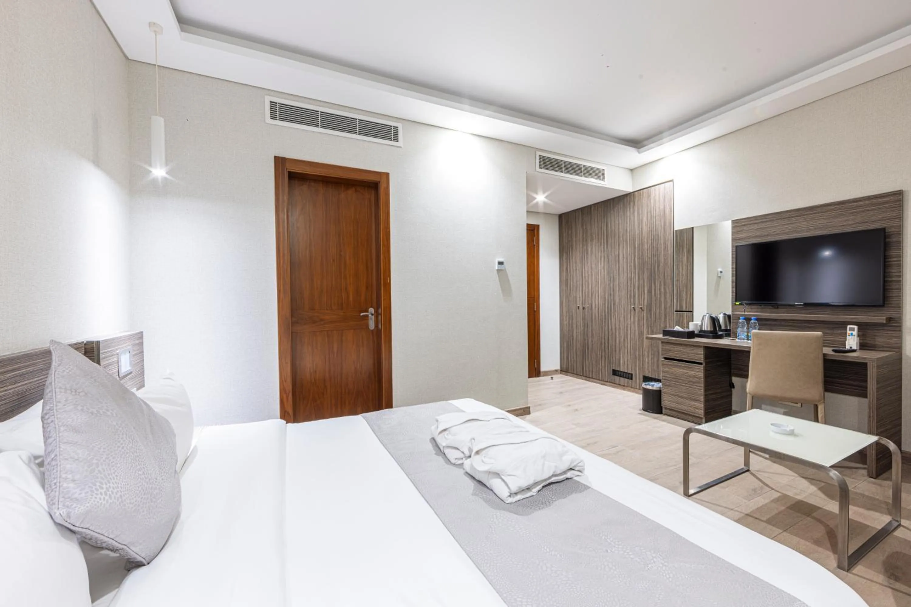 Photo of the whole room, Bed in Heaven Prestige Hotel