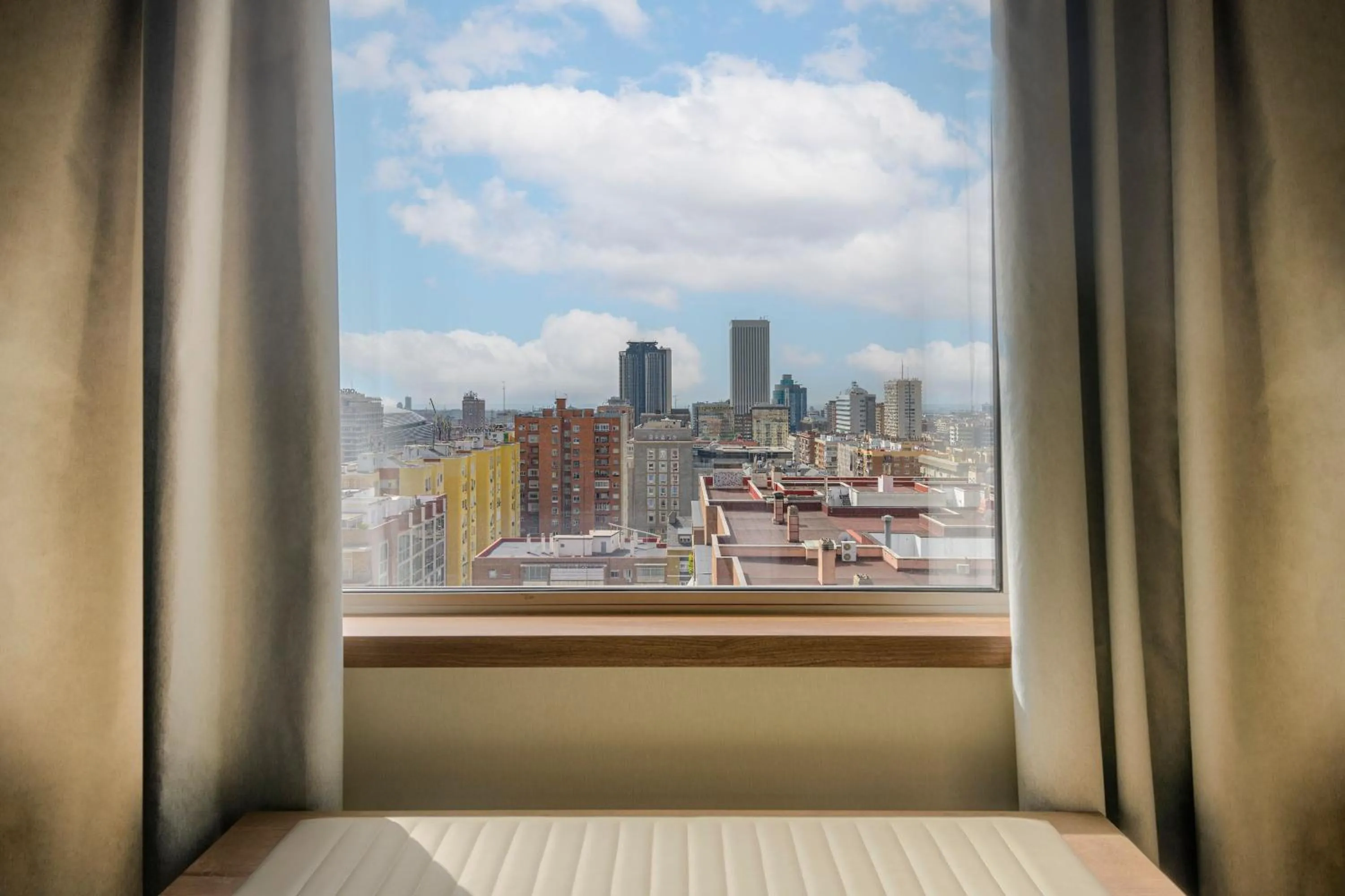 Photo of the whole room, Bed in The Westin Madrid Cuzco
