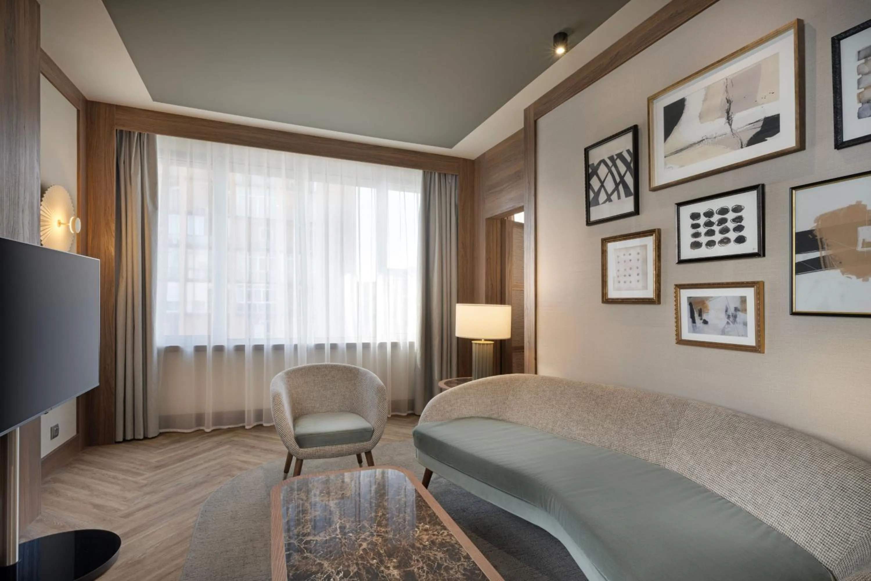 Photo of the whole room in The Westin Madrid Cuzco