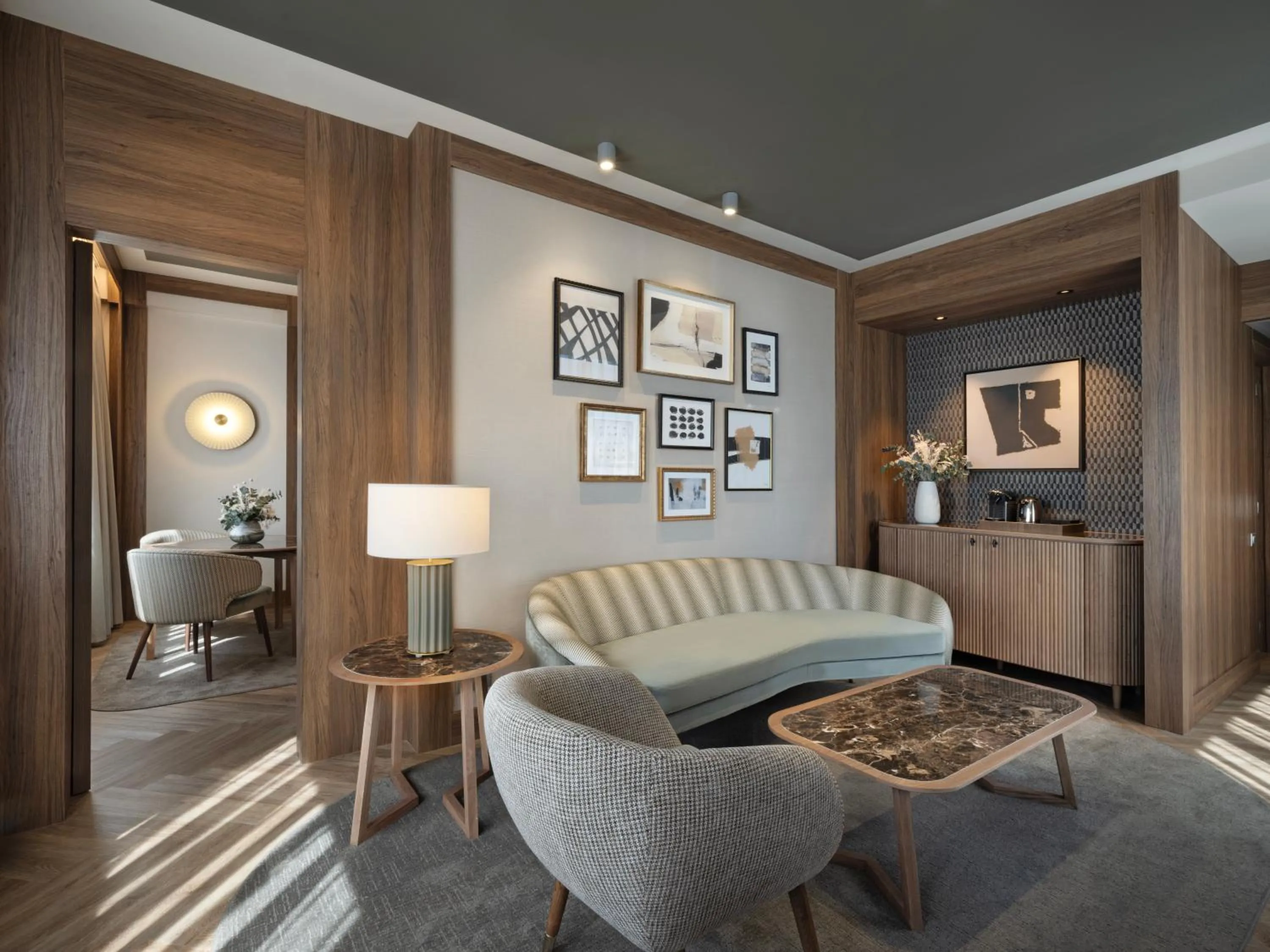 Living room in The Westin Madrid Cuzco