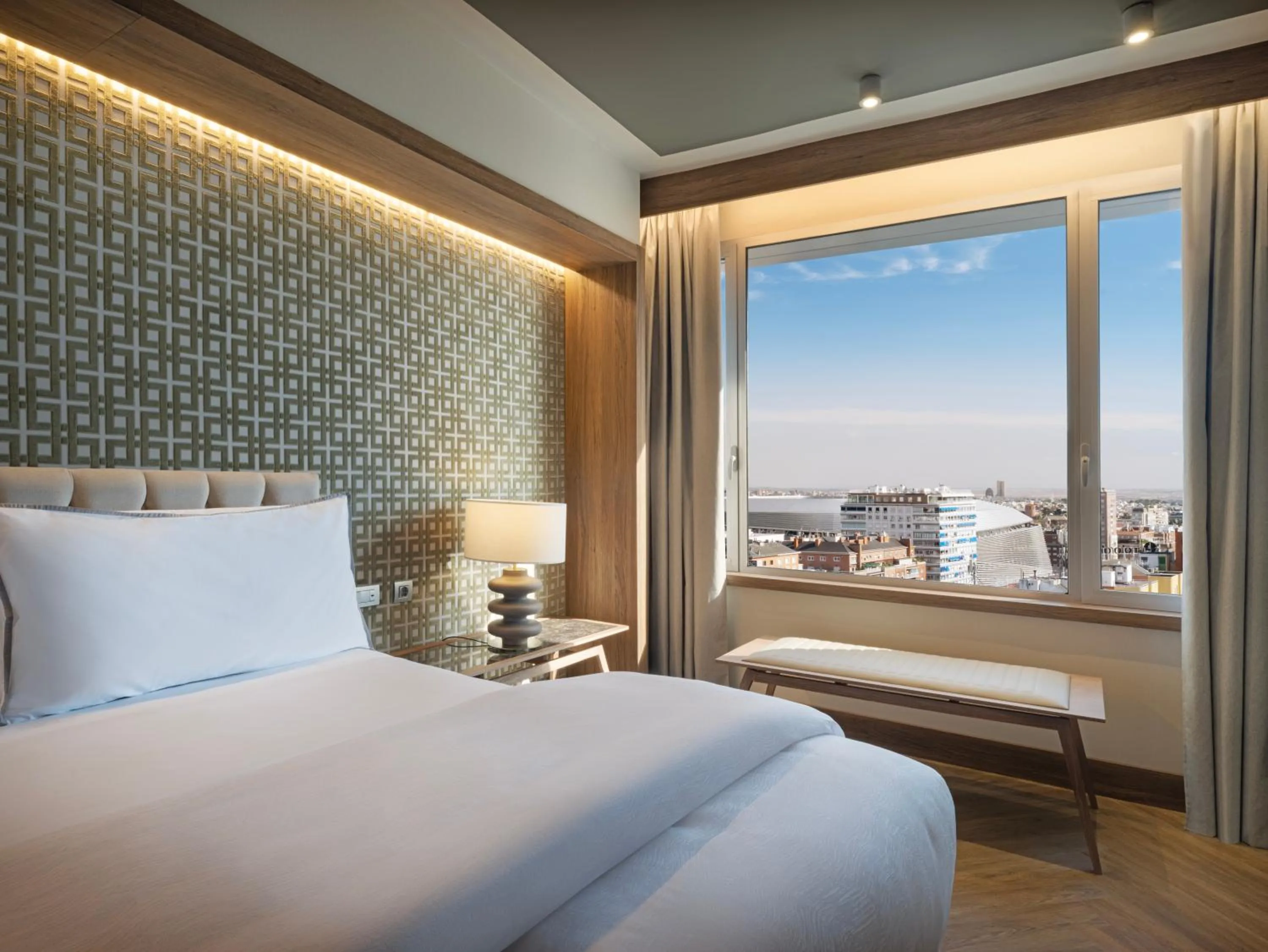 Bed in The Westin Madrid Cuzco