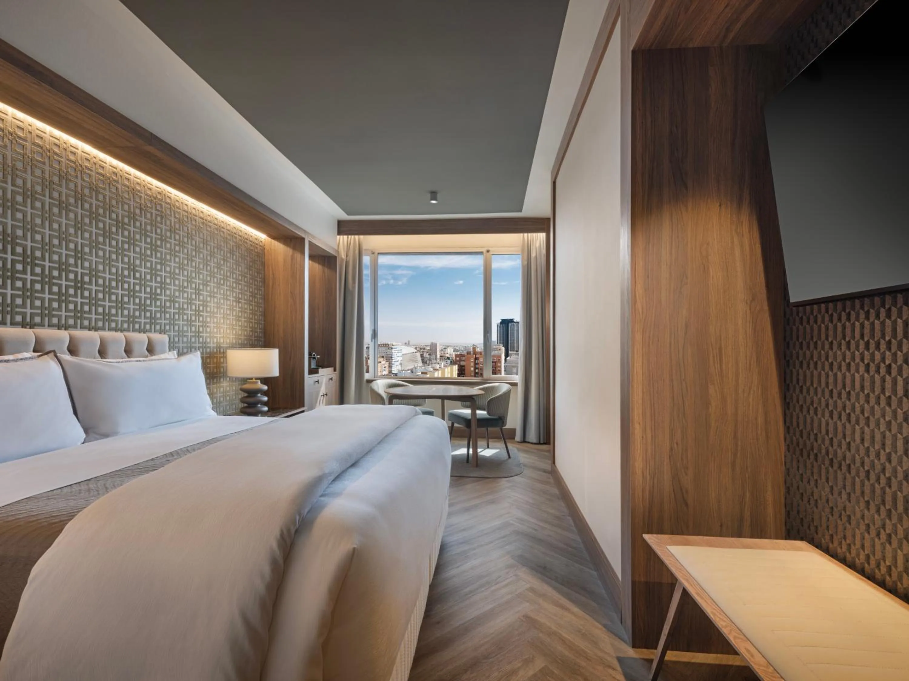 Bed in The Westin Madrid Cuzco