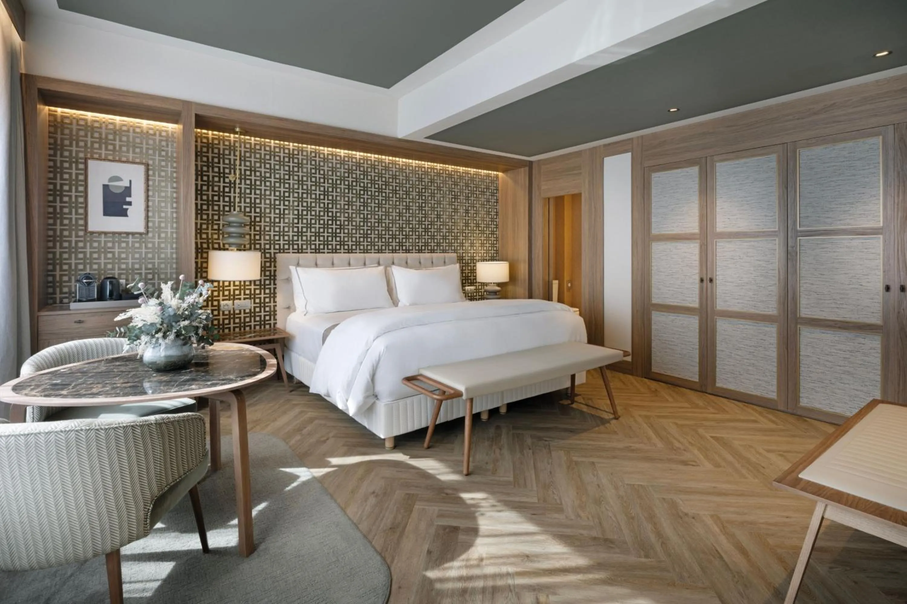 Photo of the whole room, Bed in The Westin Madrid Cuzco