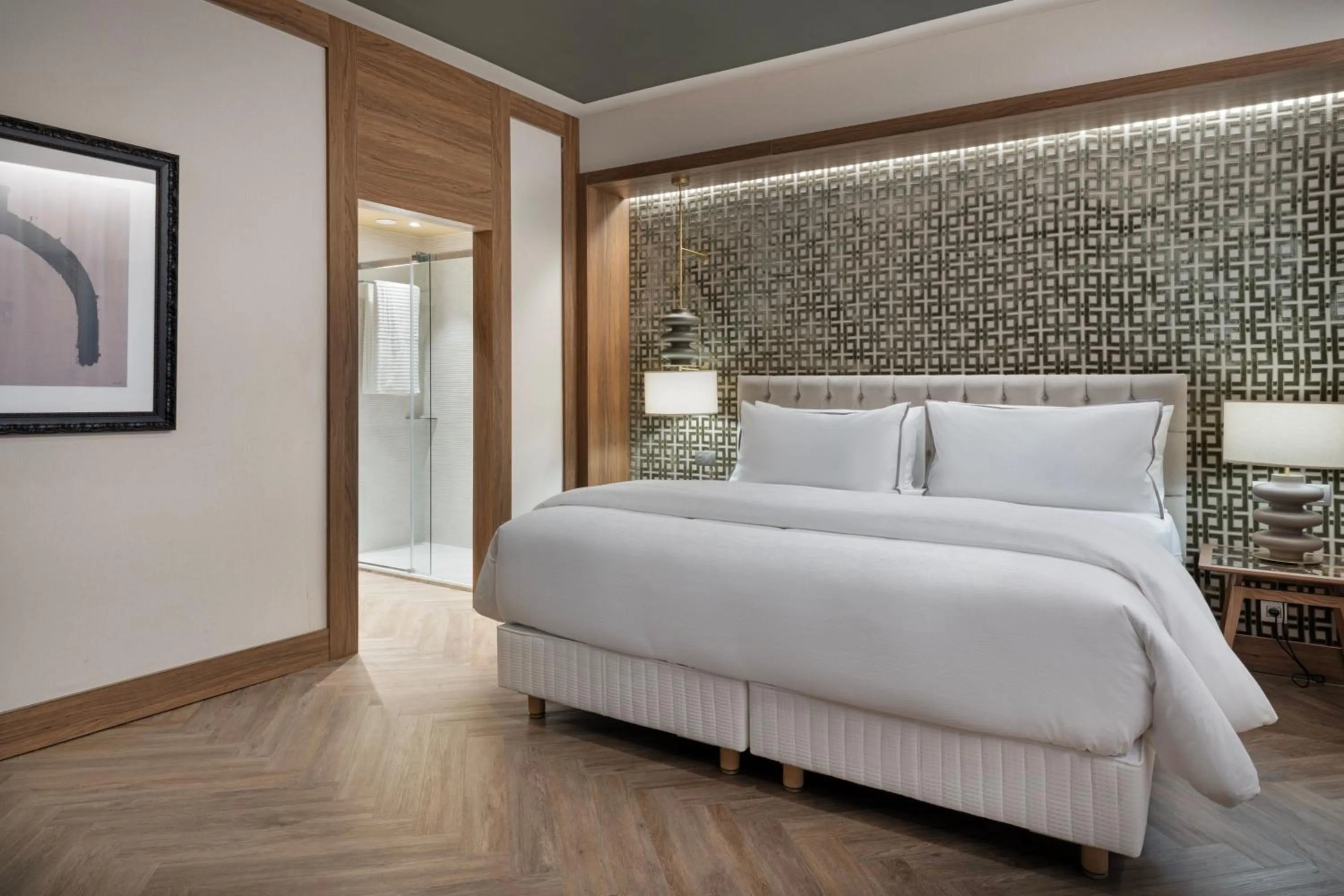 Photo of the whole room, Bed in The Westin Madrid Cuzco