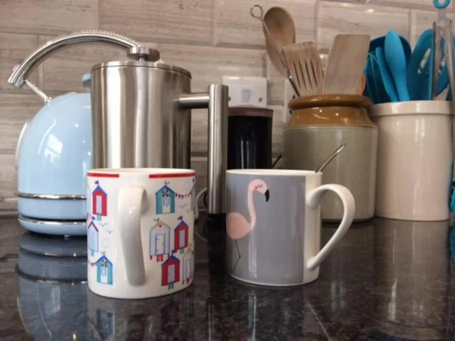 Coffee/tea facilities in River Road, Littlehampton, Executive Apartment