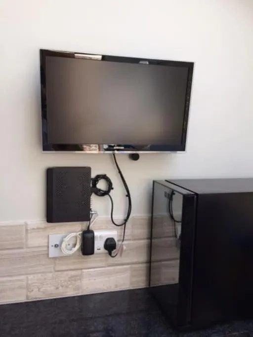 TV and multimedia in River Road, Littlehampton, Executive Apartment
