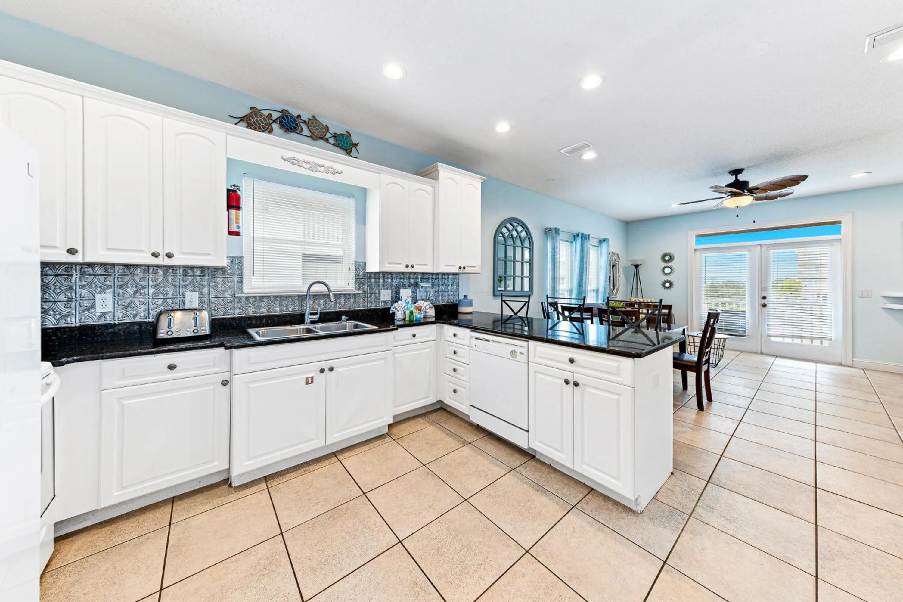 Kitchen or kitchenette in Turtle's Nest West