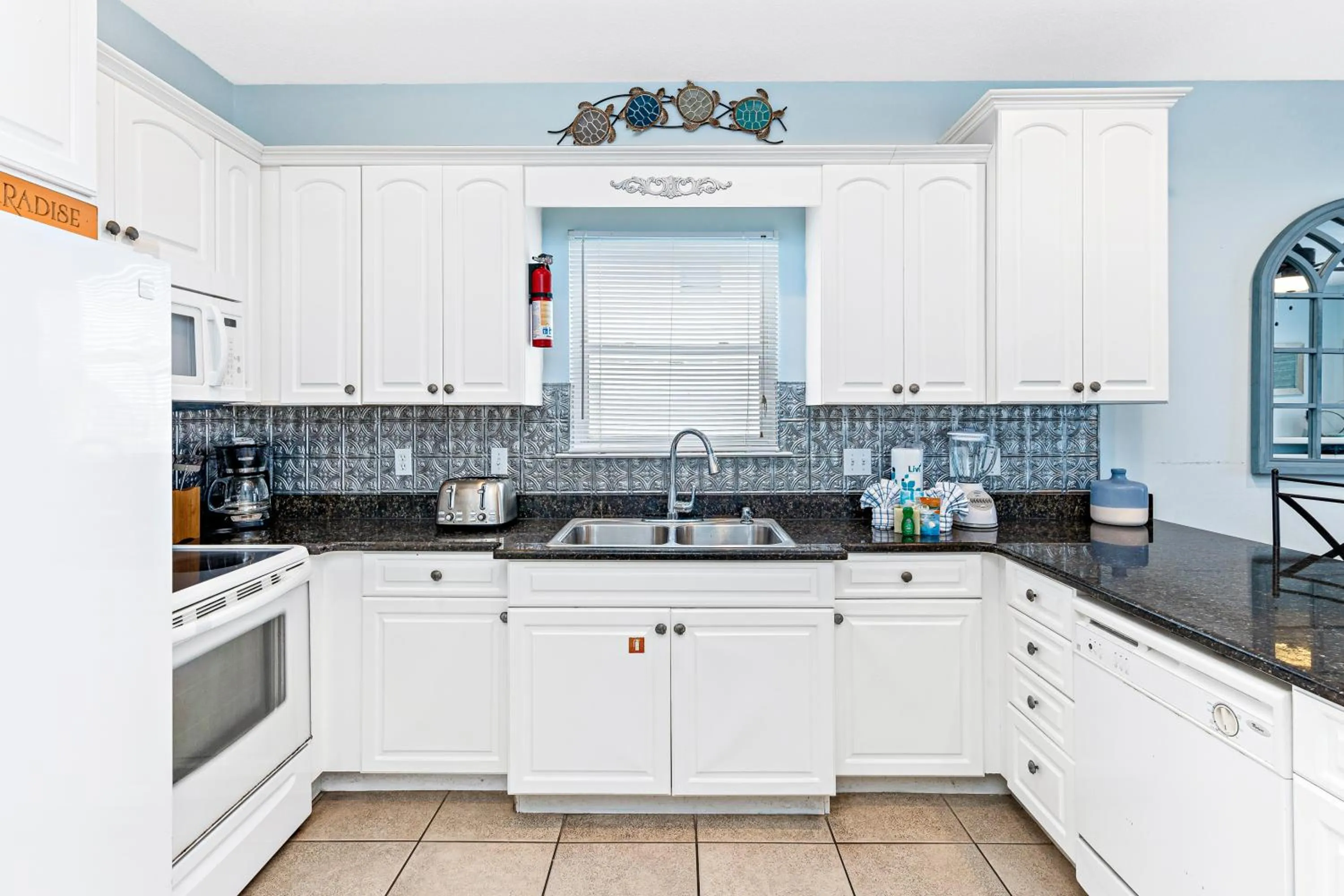 Kitchen or kitchenette in Turtle's Nest West