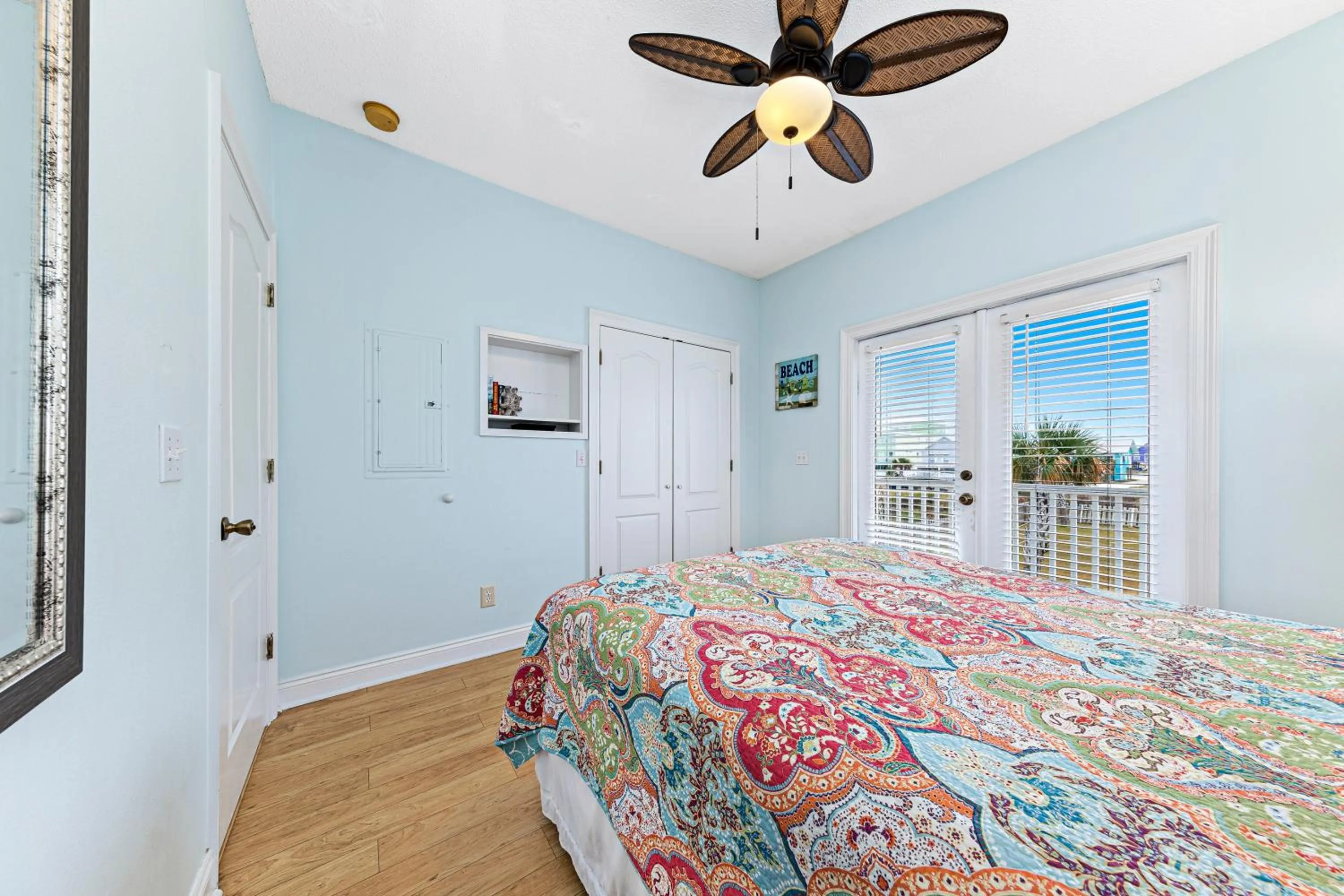 Bedroom, Bed in Turtle's Nest West