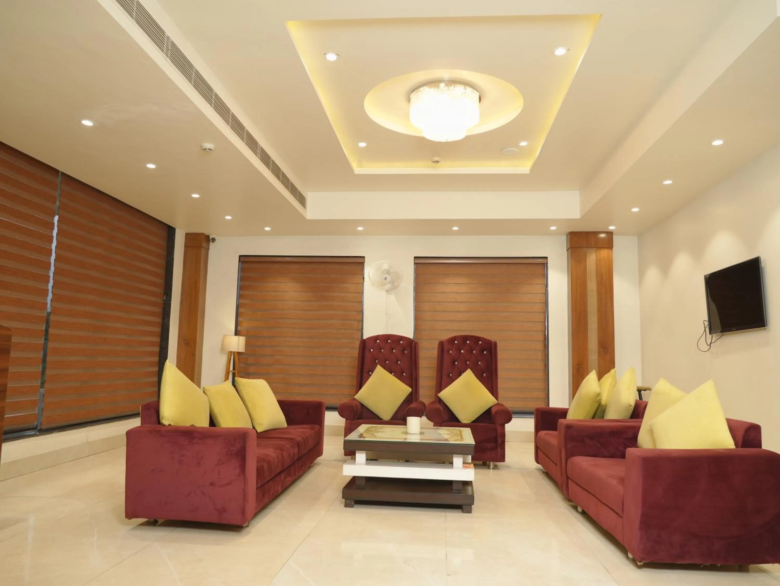 Seating area in Comfort Hotel Amritsar by Choice Hotels
