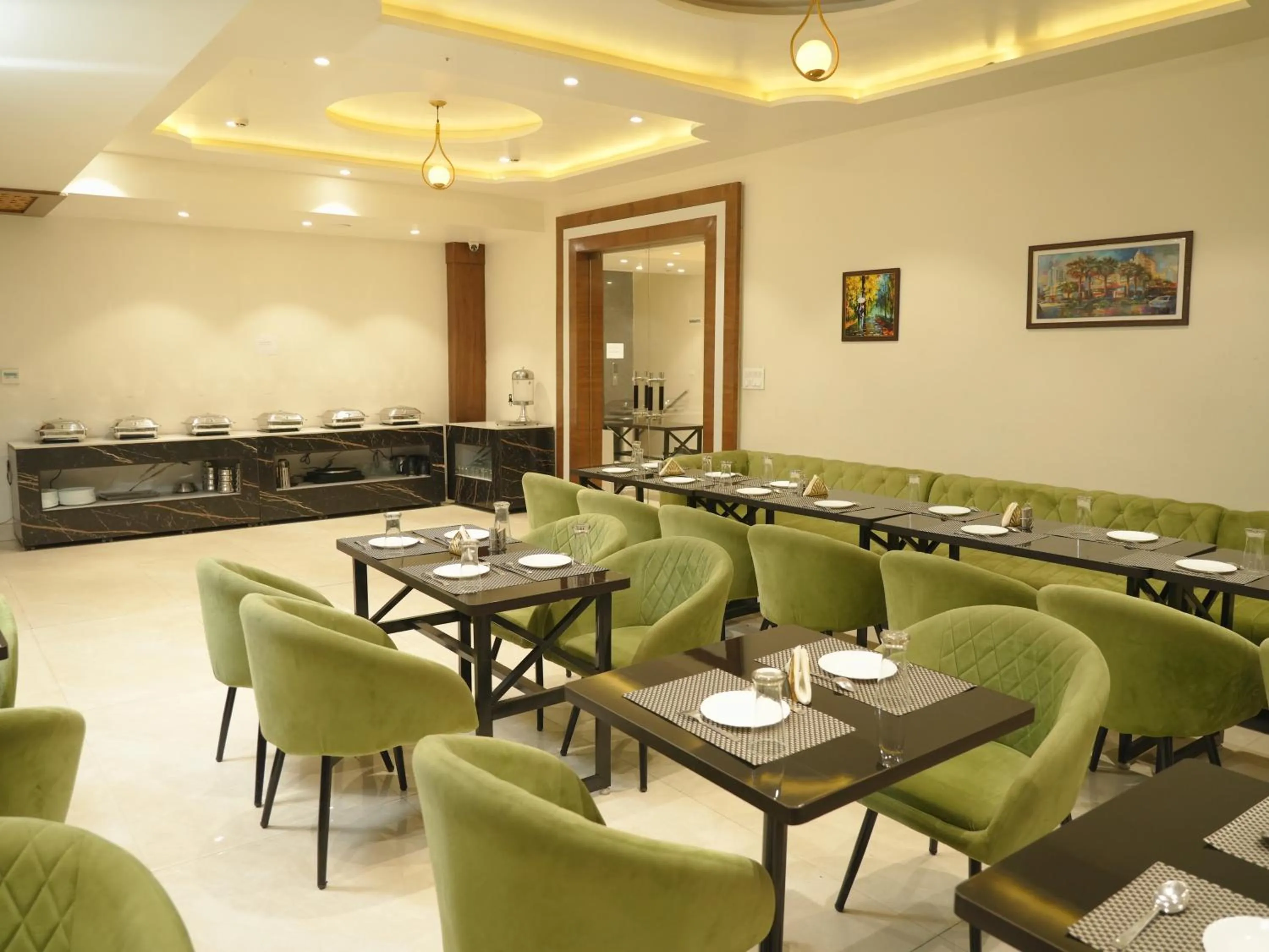 Restaurant/places to eat in Comfort Hotel Amritsar by Choice Hotels