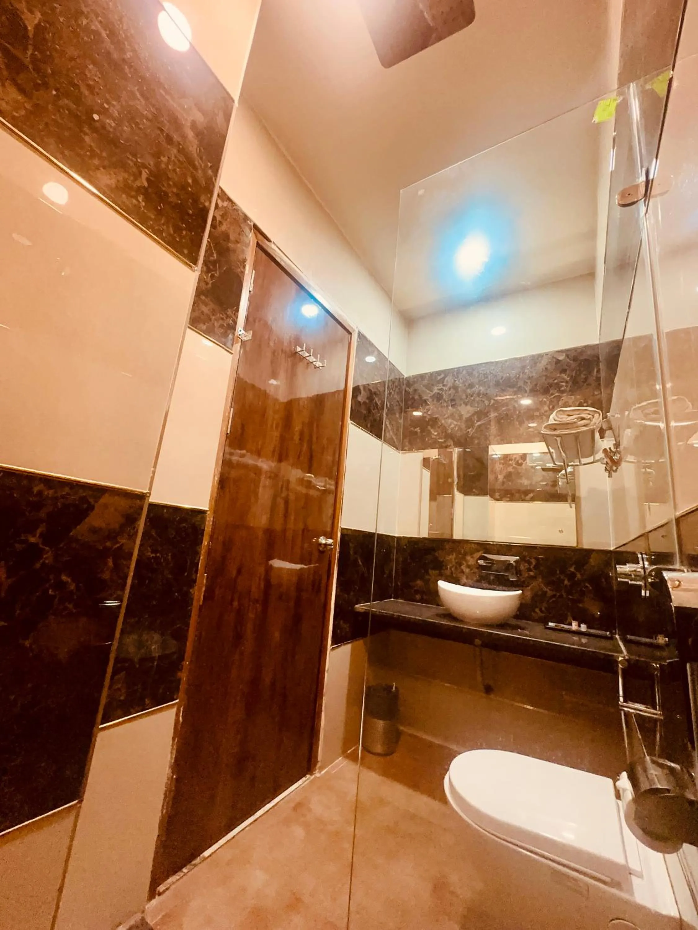 Bathroom in Comfort Hotel Amritsar by Choice Hotels
