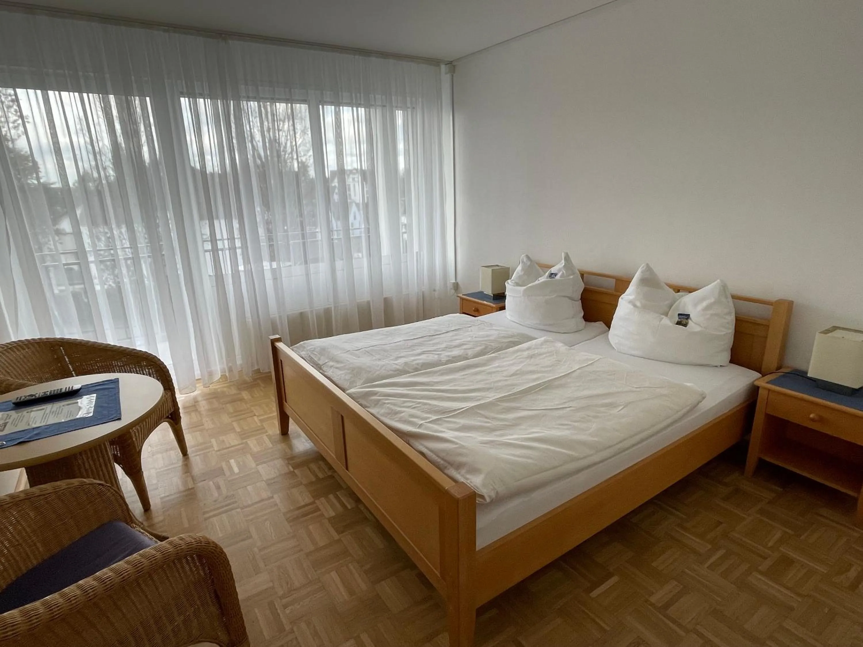 Bed in Hotel im Homburger Ländchen