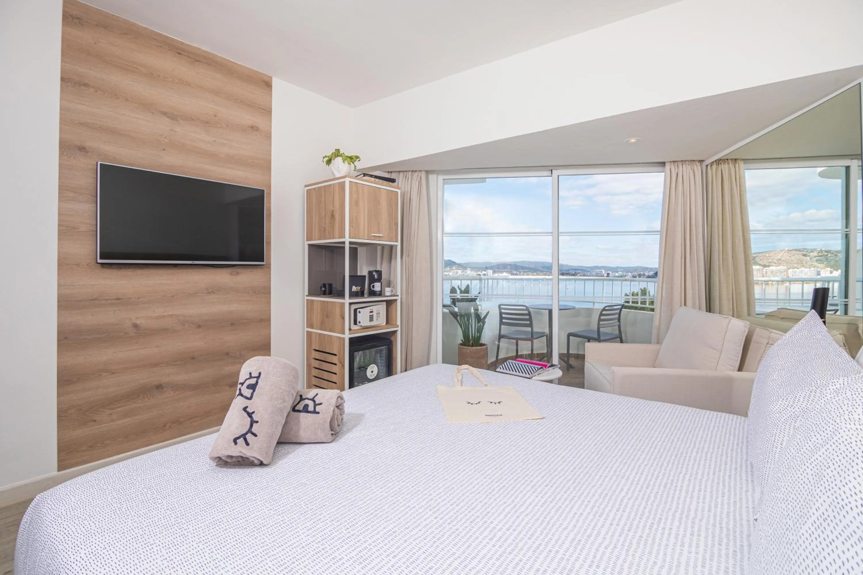 TV and multimedia, Bed in INNSiDE by Meliá Ibiza Beach