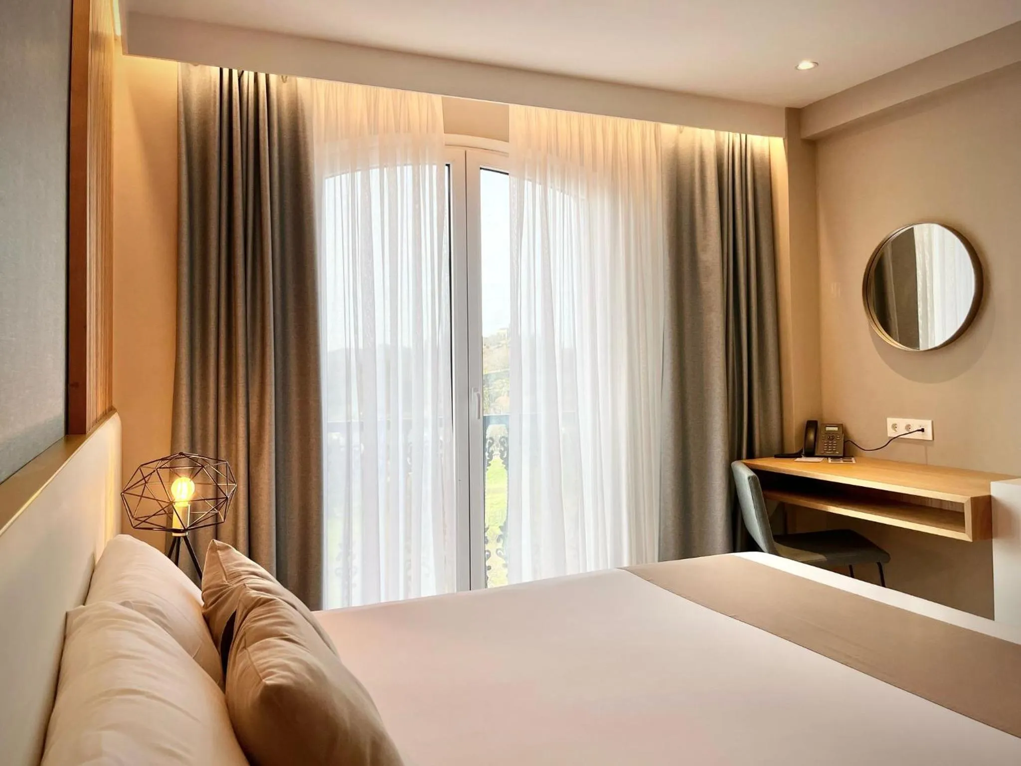 Balcony/Terrace, Bed in HOTEL CANDOR