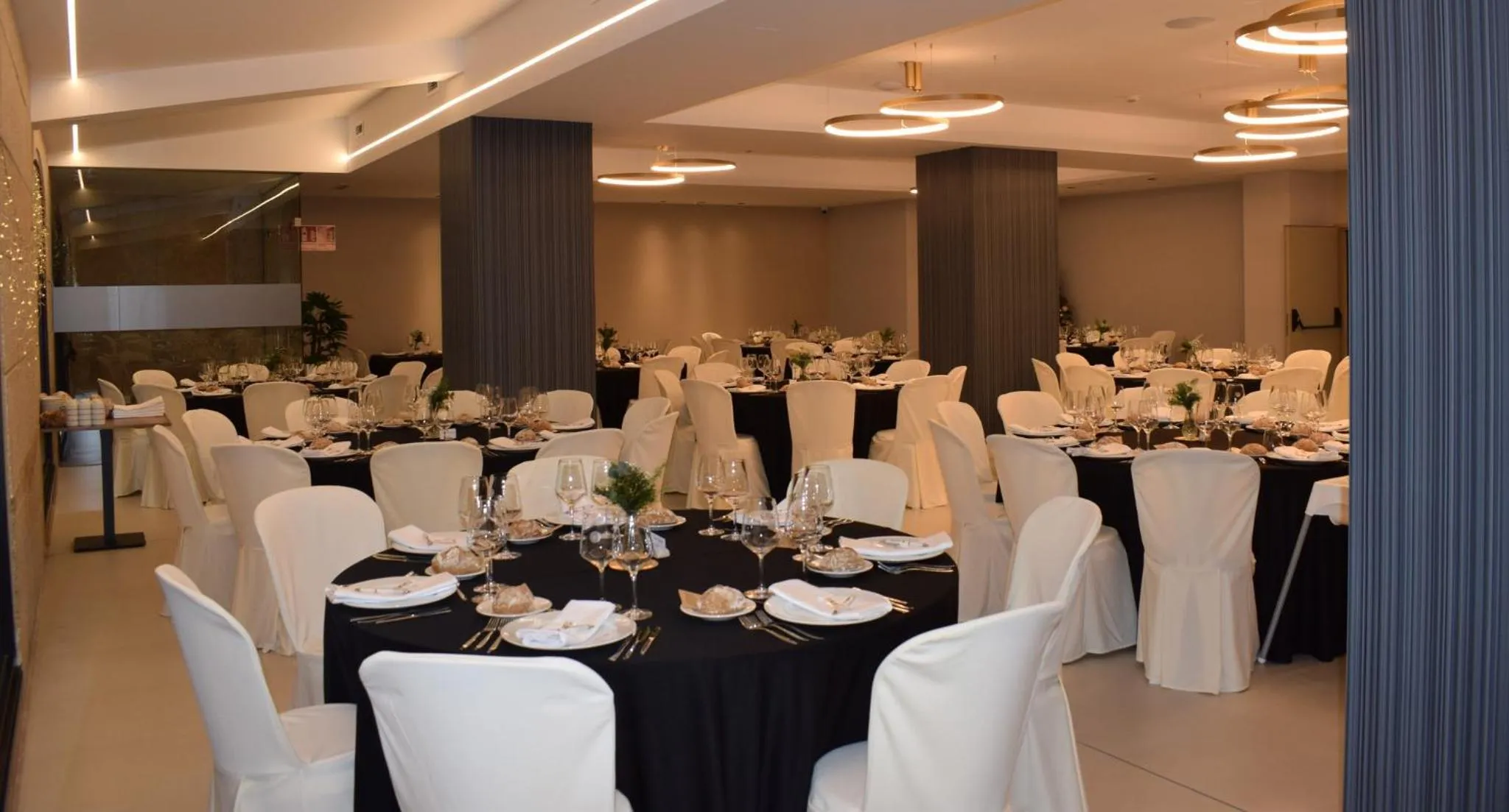 Restaurant/places to eat in HOTEL CANDOR