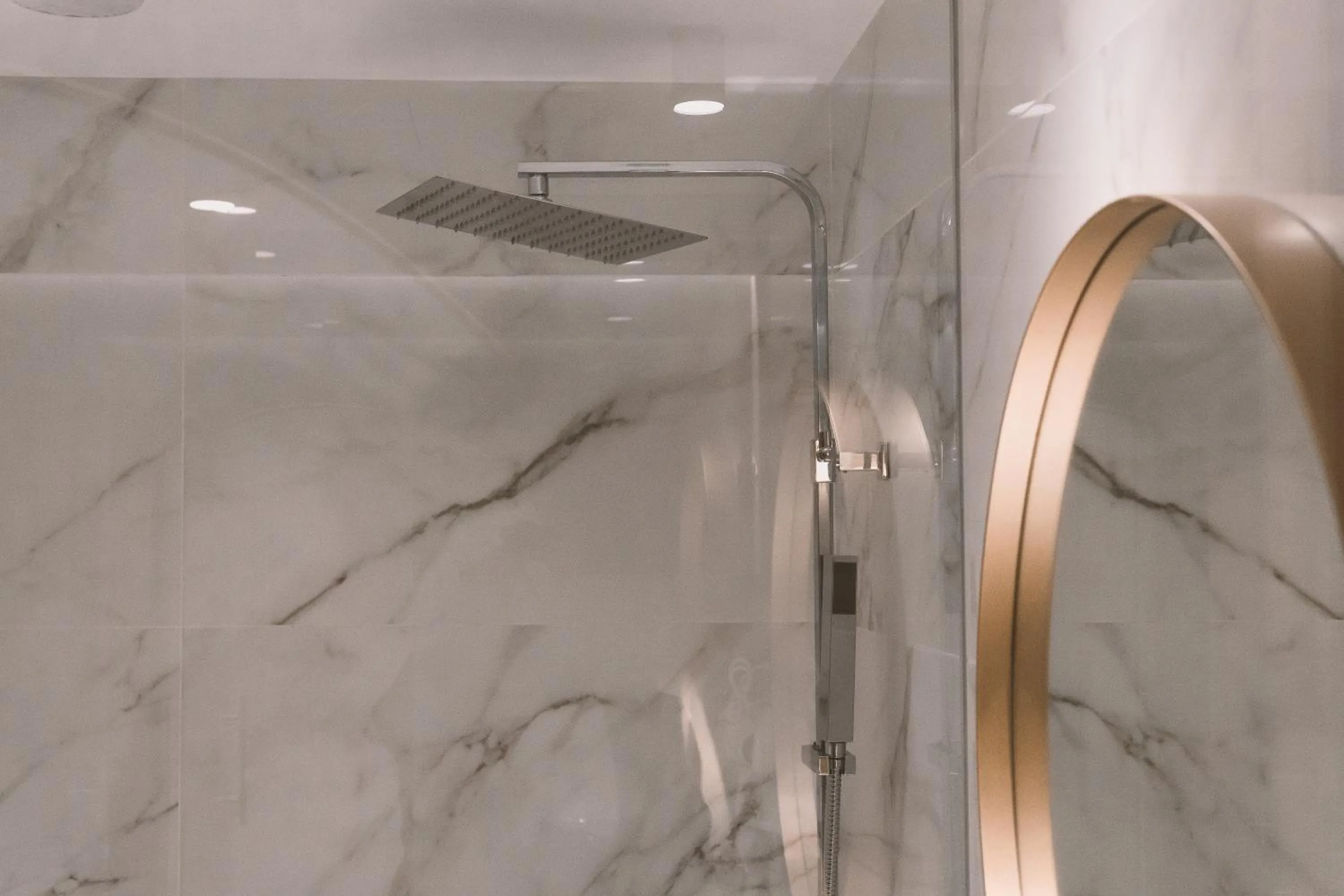 Shower in HOTEL CANDOR