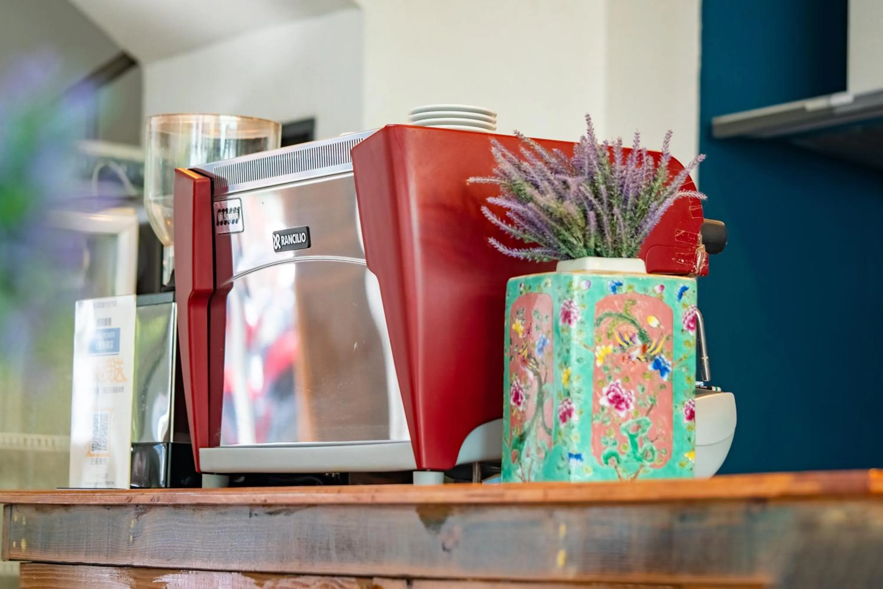 Coffee/tea facilities in Meow Cat Cafe & Hotel