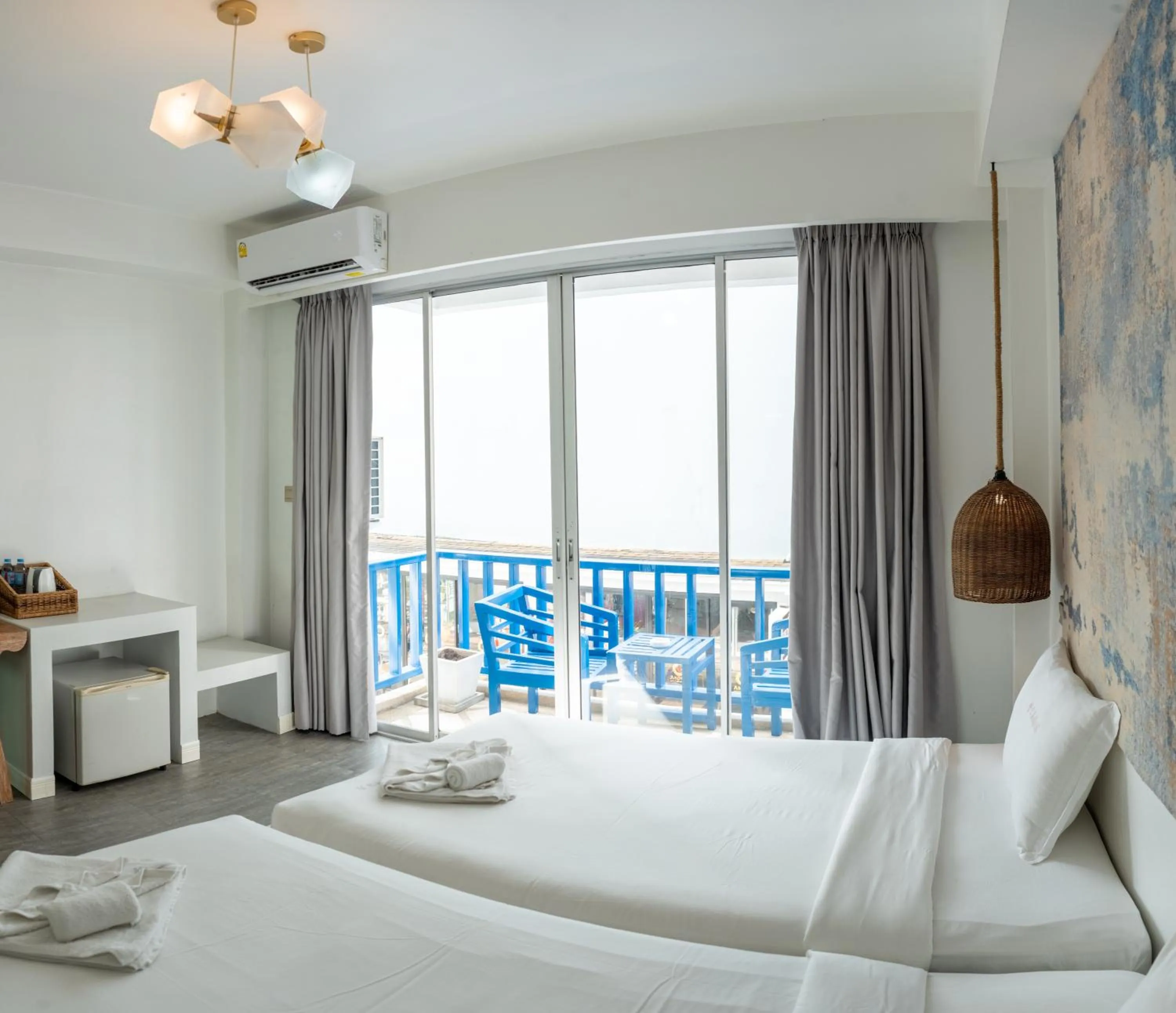 Photo of the whole room, Bed in Meow Cat Cafe & Hotel