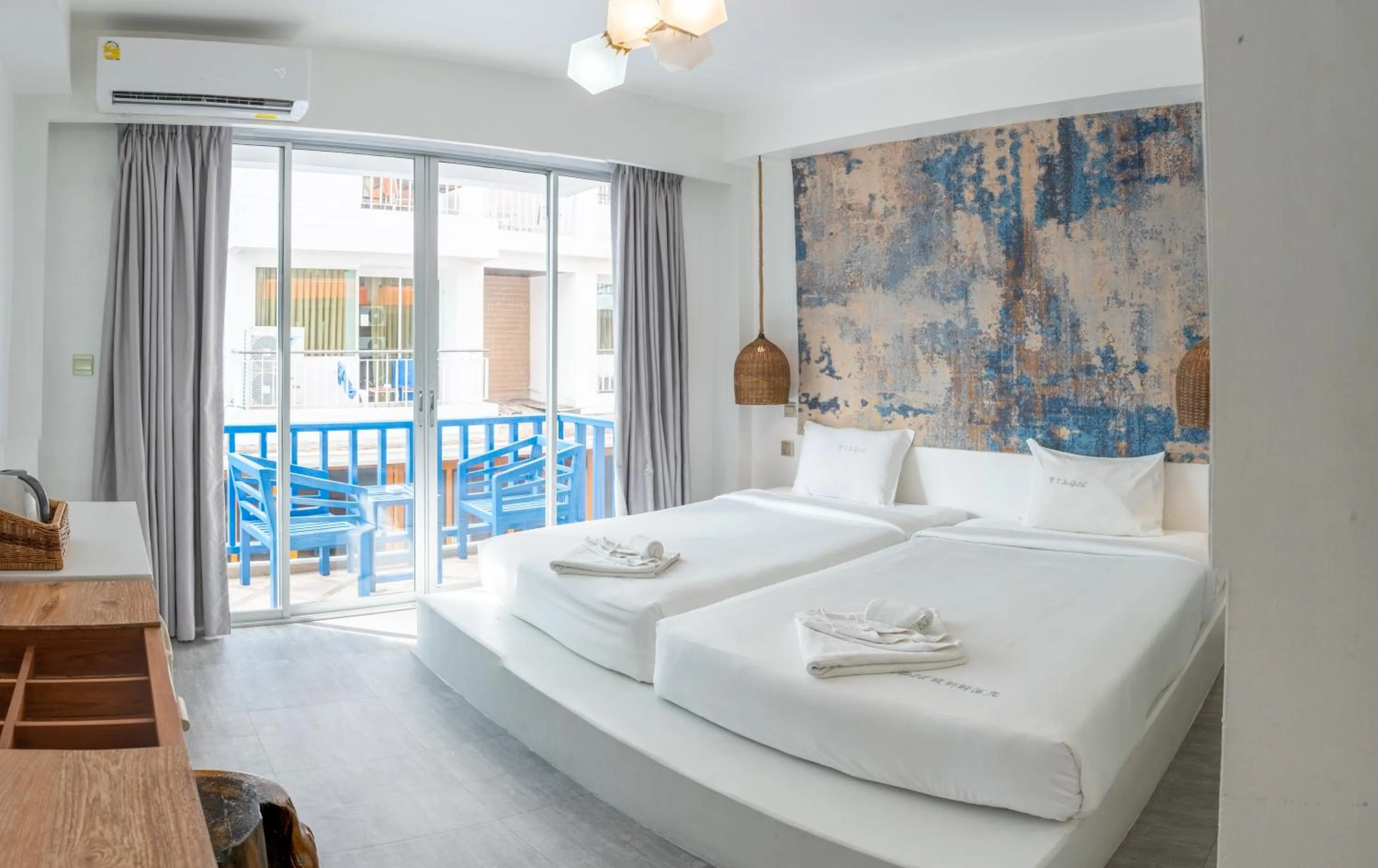 Photo of the whole room, Bed in Meow Cat Cafe & Hotel