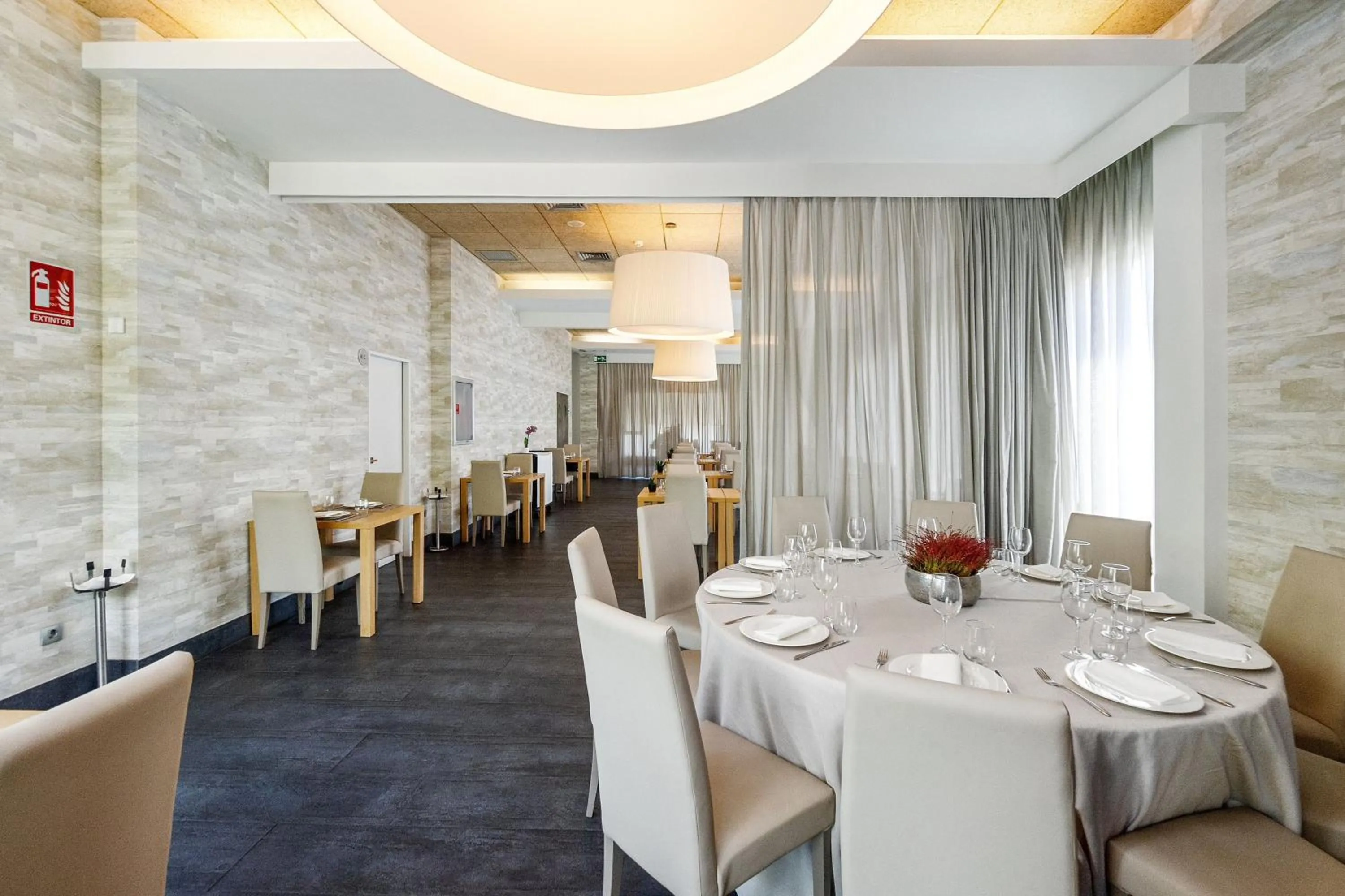 Restaurant/places to eat in Hotel Areca