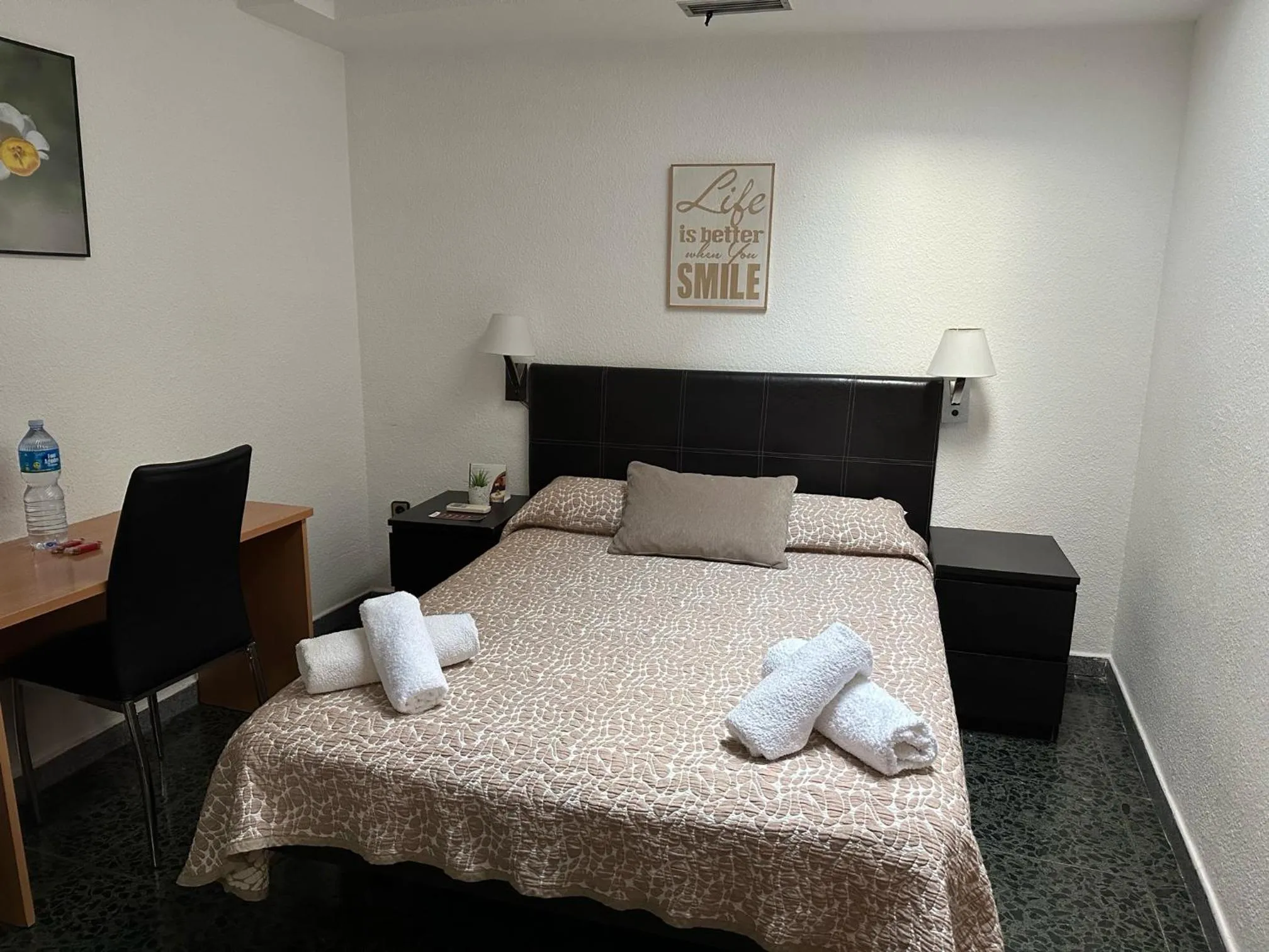 Bedroom, Bed in Hostal Alogar