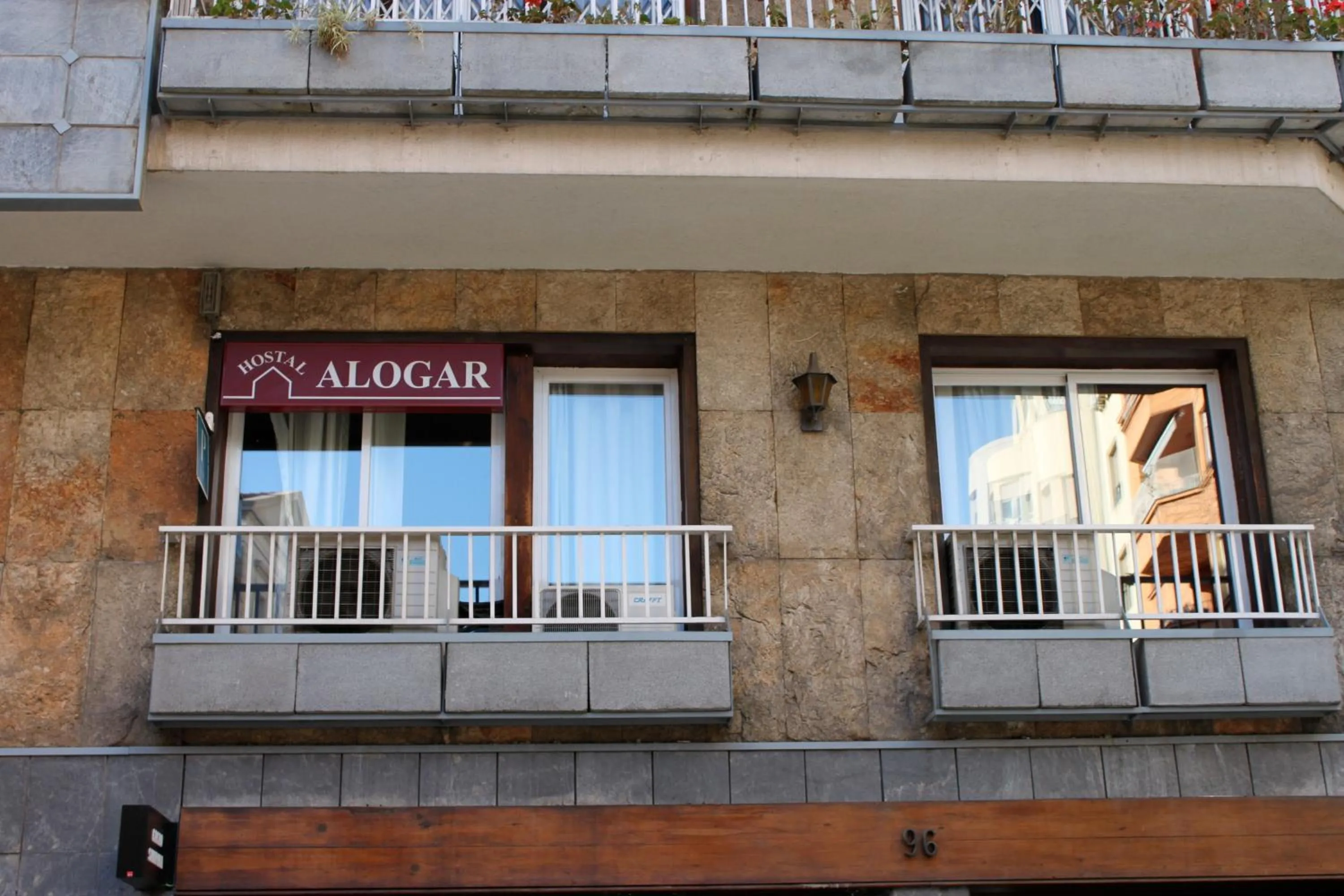 Facade/entrance in Hostal Alogar