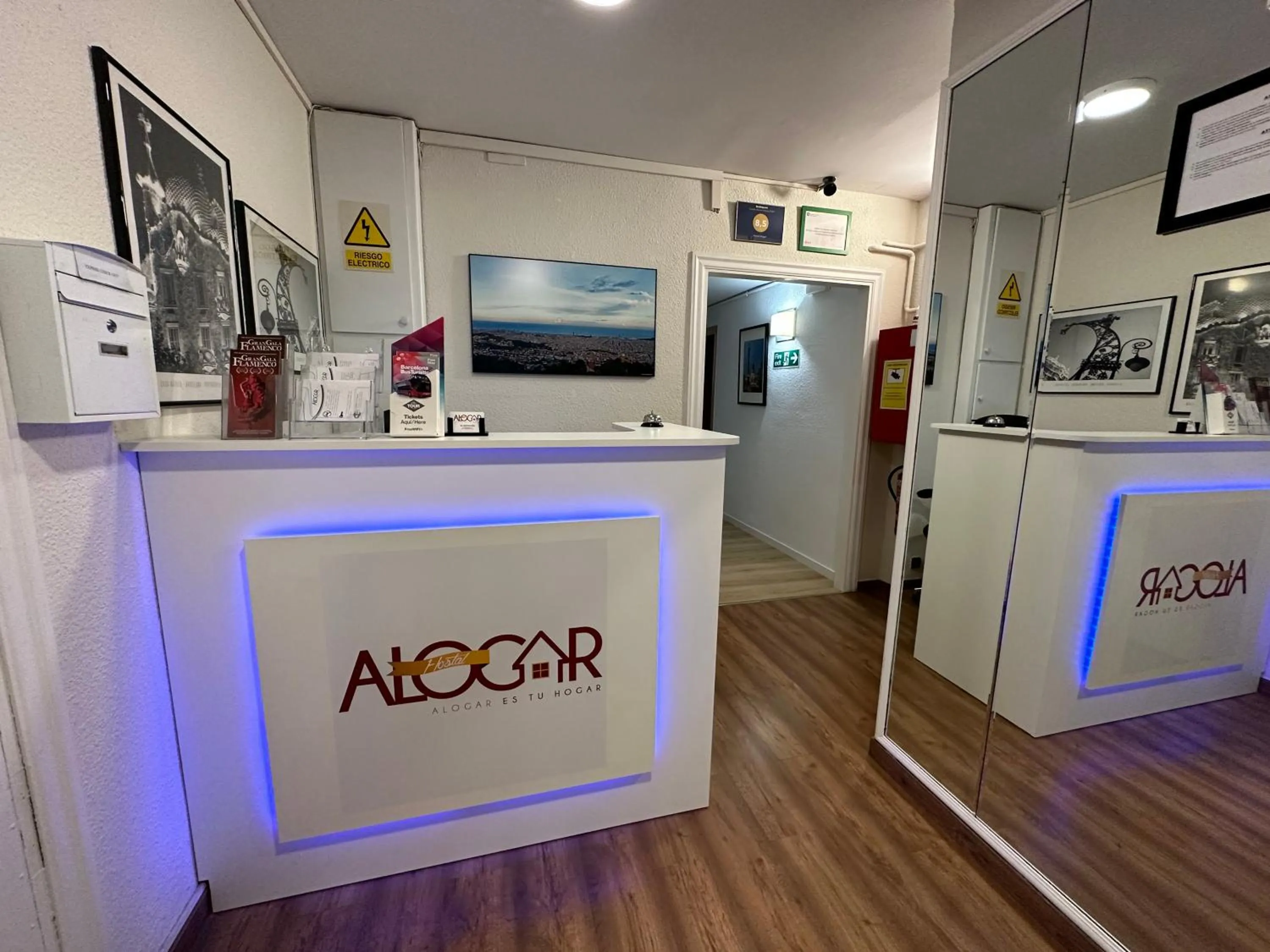 Text overlay in Hostal Alogar