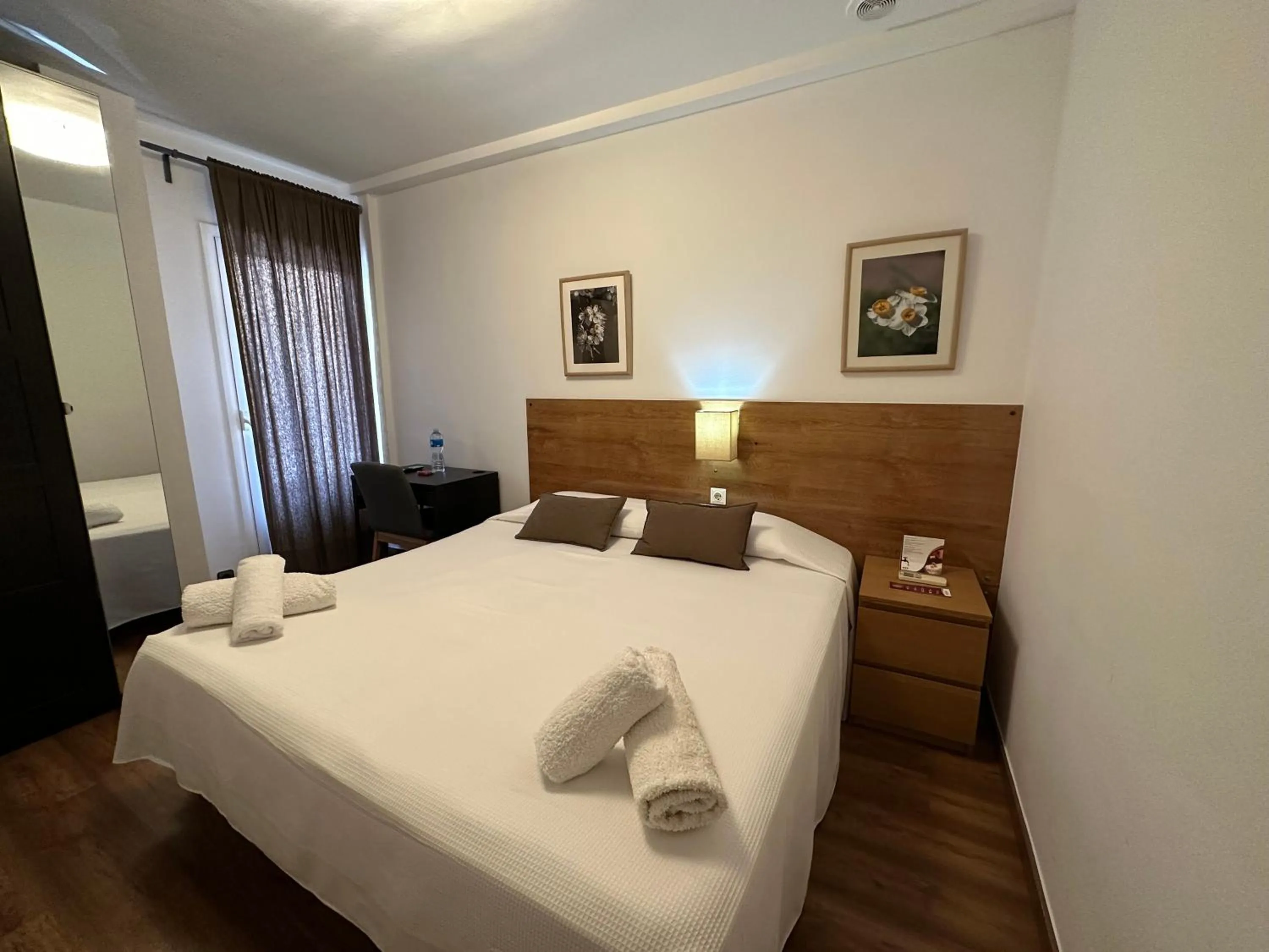 Bed in Hostal Alogar